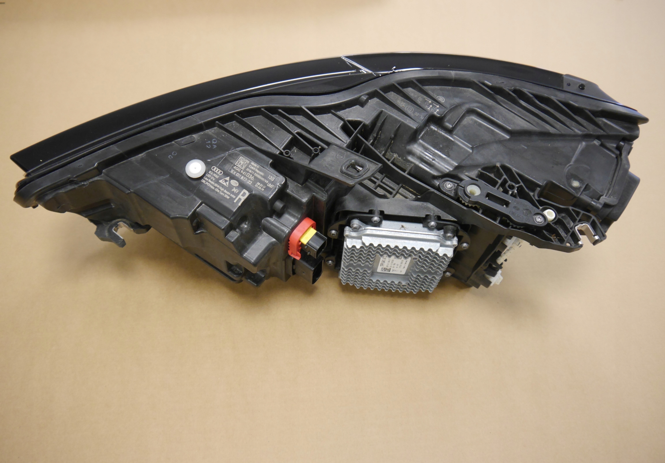 AUDI A6 C7 LAMPA PRAWA MATRIX 4G0941036 Strona zabudowy prawa