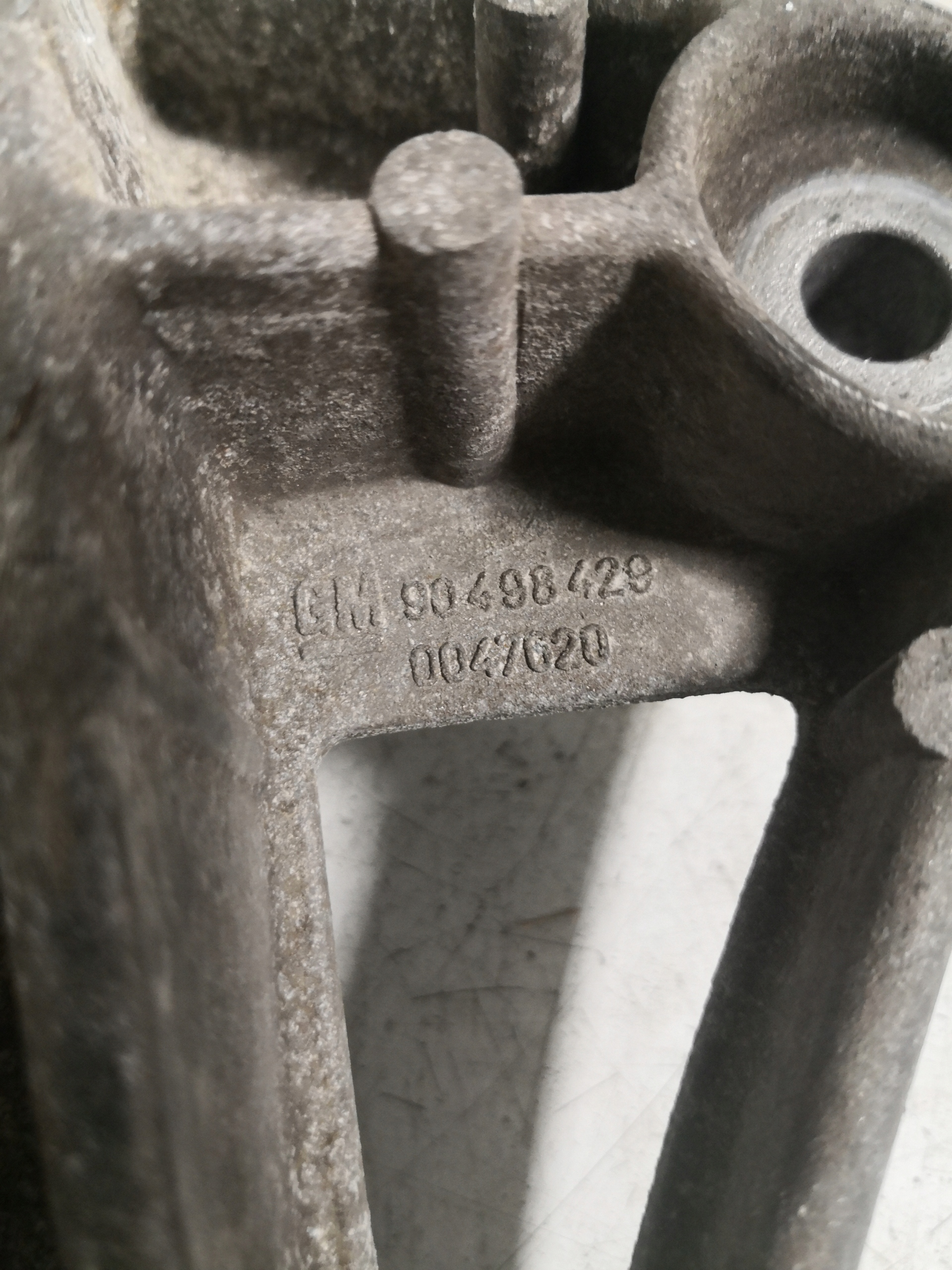 engine mount OPEL VECTRA B 90498429