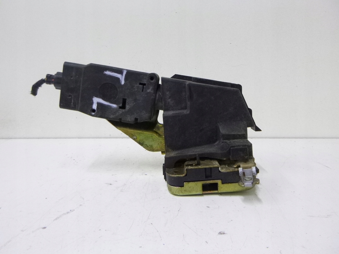 lock door rear part left Mitsubishi Space Star 99r.