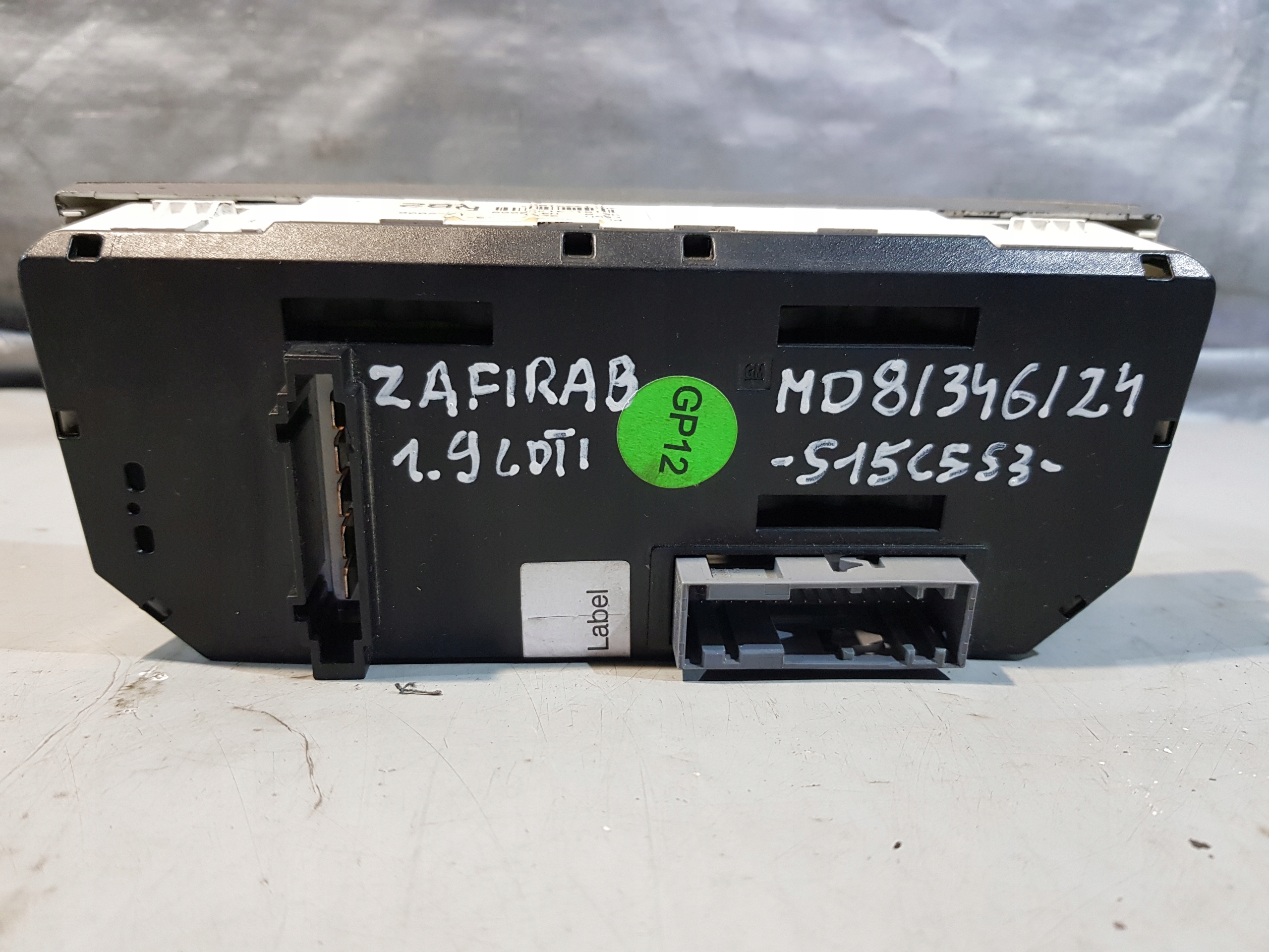 PANEL Bouches buses OPEL ZAFIRA B 1.9 CDTI OE 13231057