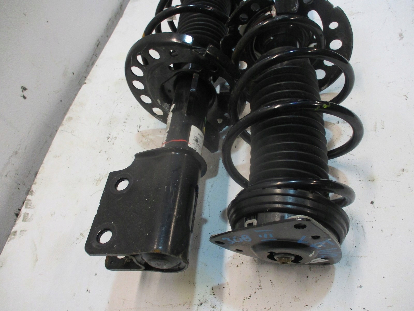 shock absorber amor front right left PEUGEOT 308 T10 9856363080