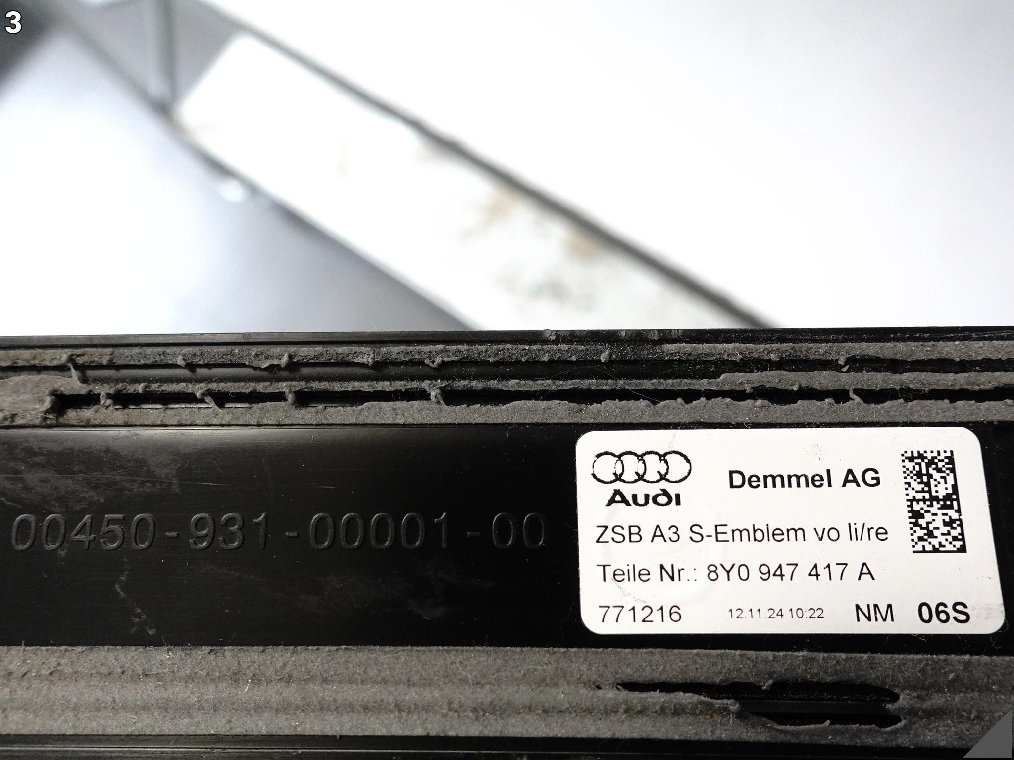 AUDI A3 S3 8Y0 Q4 E-TRON 89A S-LINE moulding cap LED for threshold front L = R