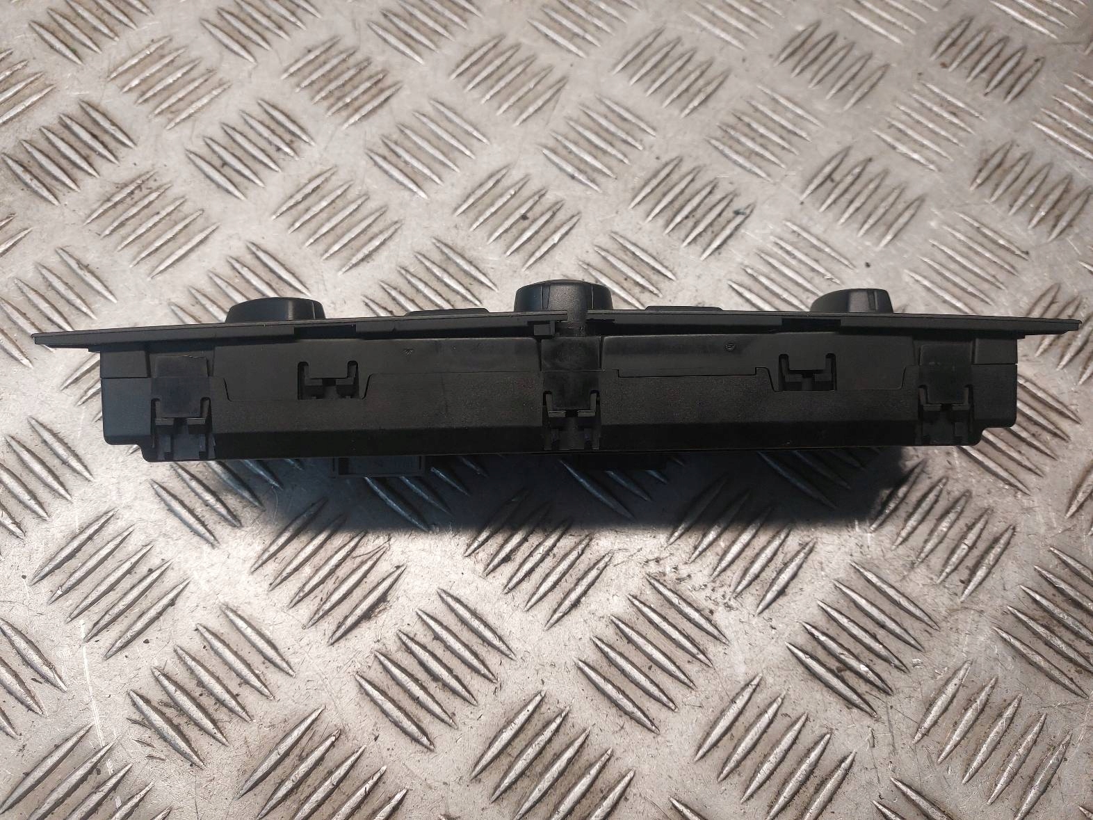 PANEL rešetka ventilacije BMW E87 118d 6988064