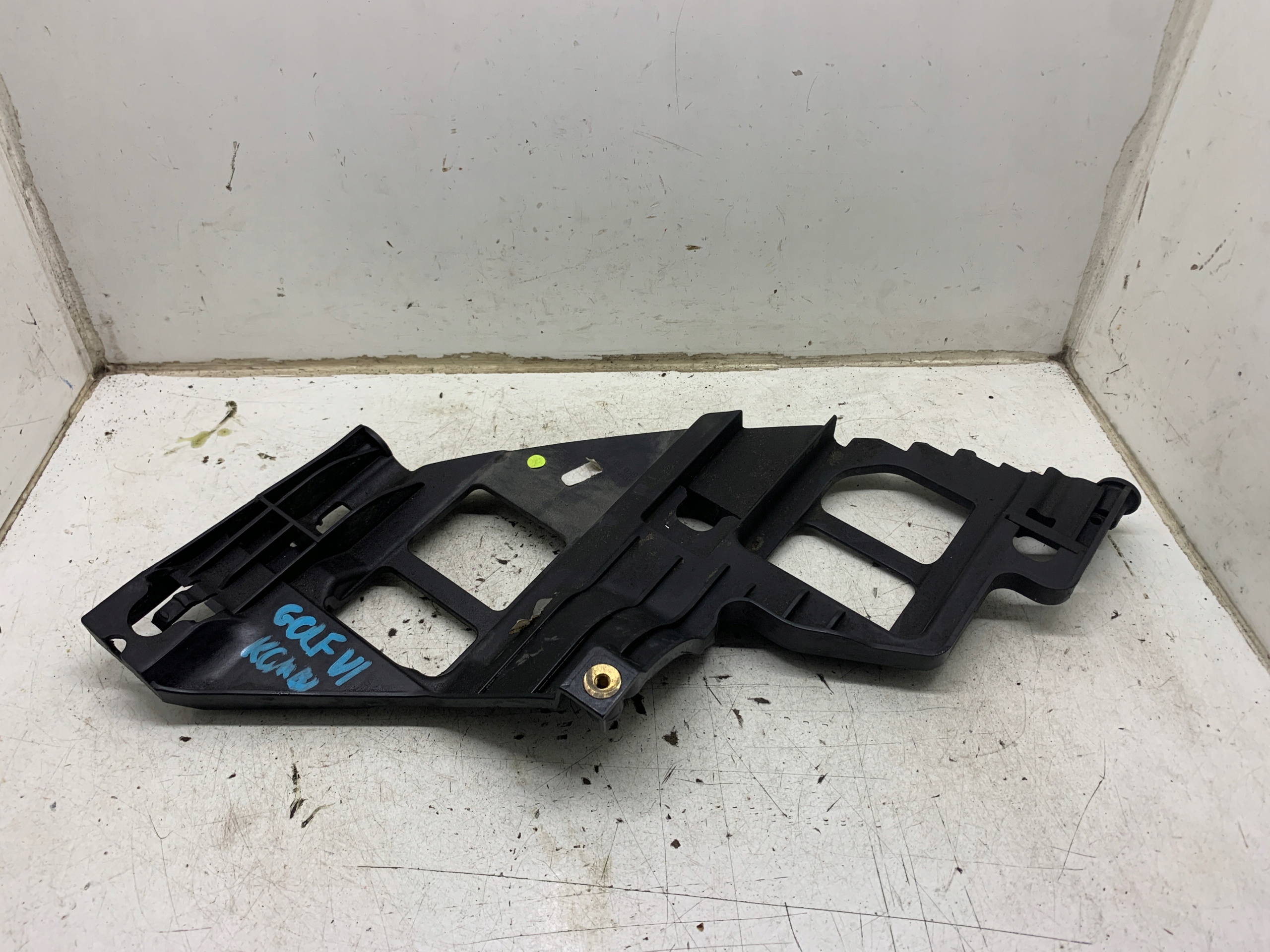 support holder lights left front 5K0807227A VW GOLF VI
