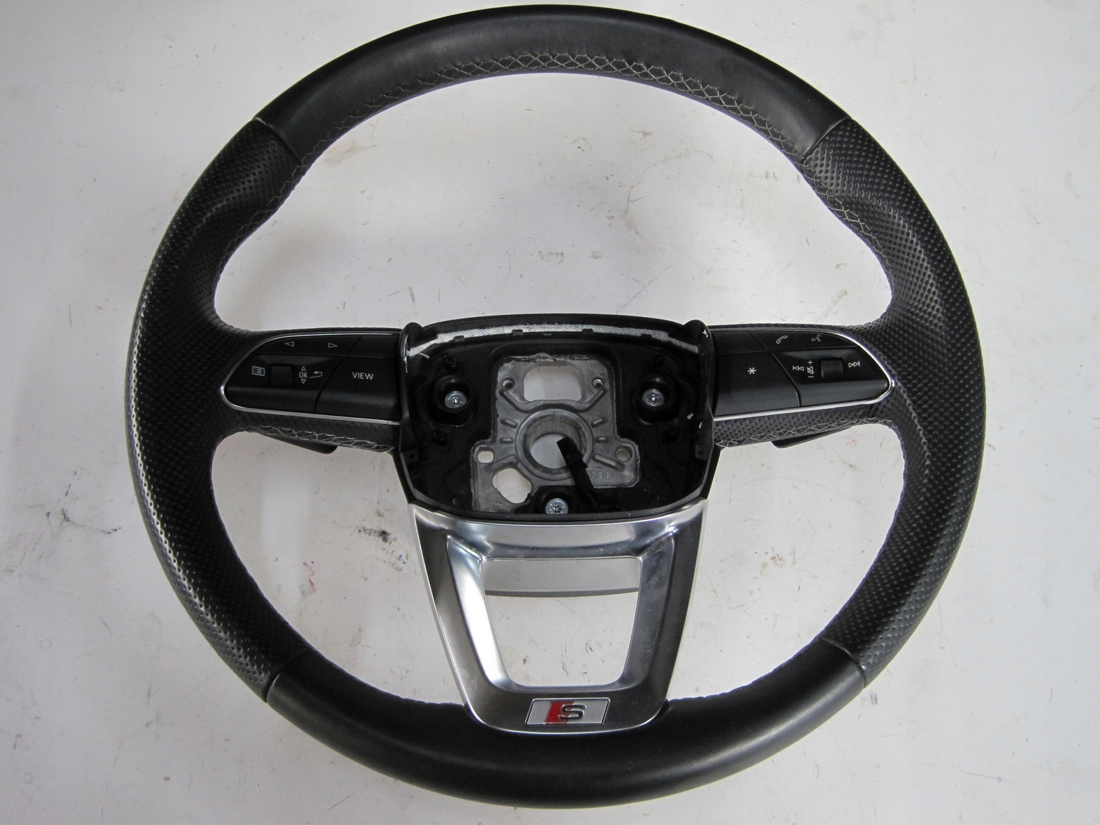volant AUDI Q7 4M0 LIFT S s řazením