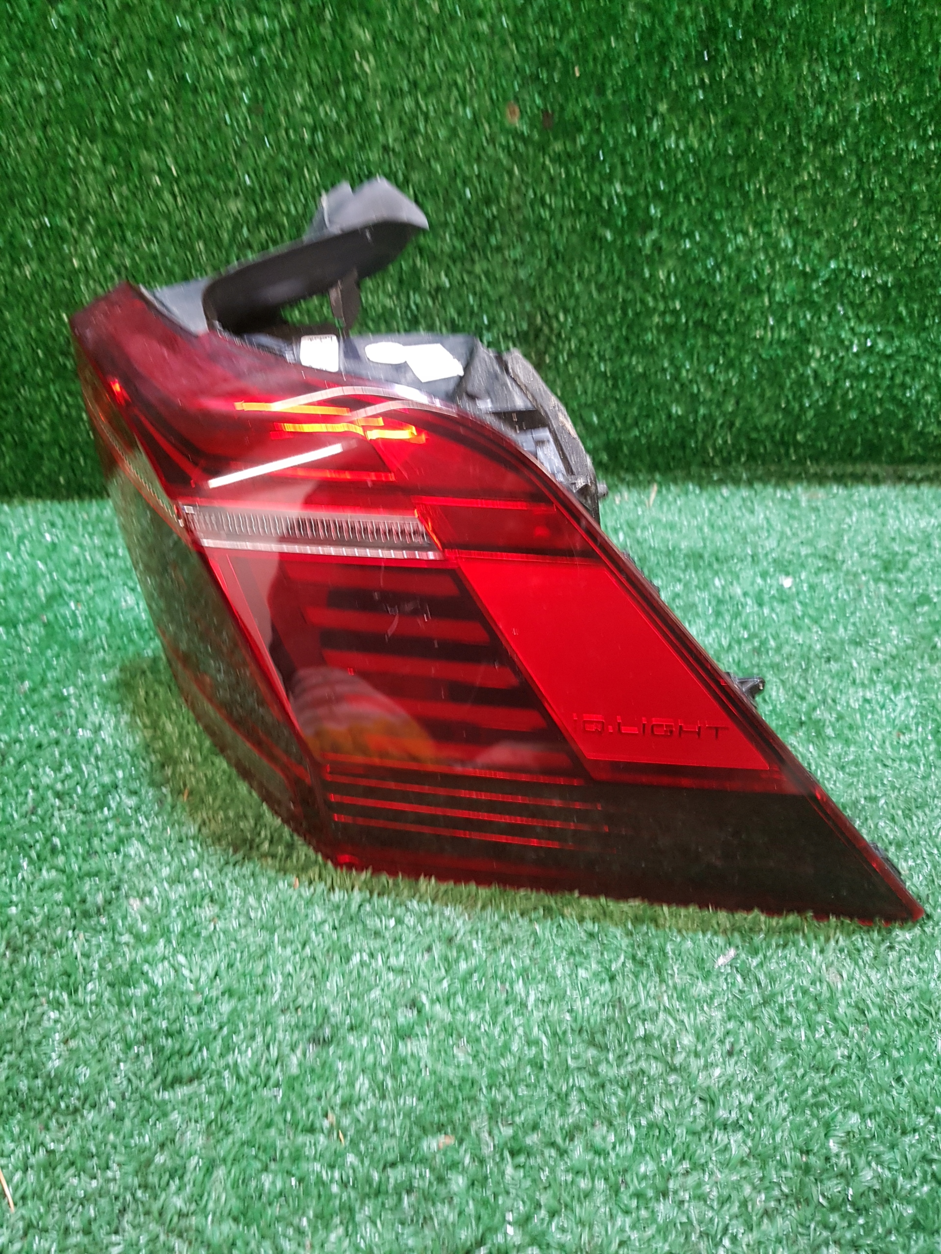 light right rear VOLKSWAGEN TIGUAN II 5NA945208