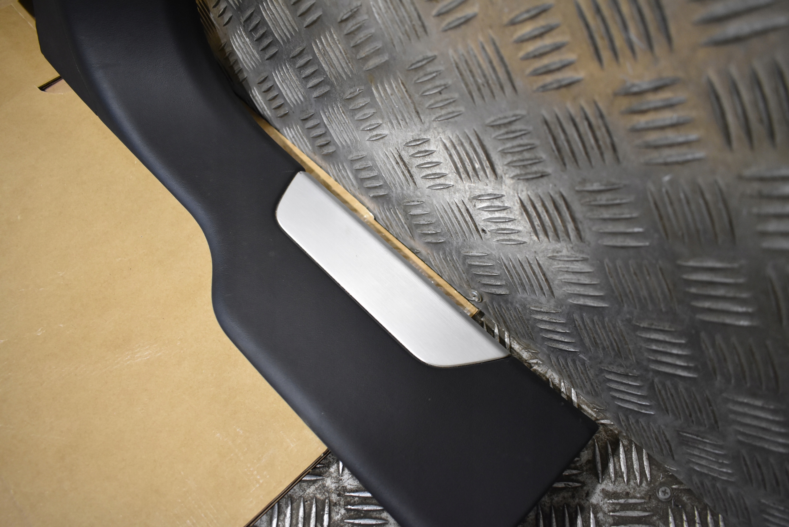 IDEALNA moulding cap threshold right LAMBORGHINI URUS 1