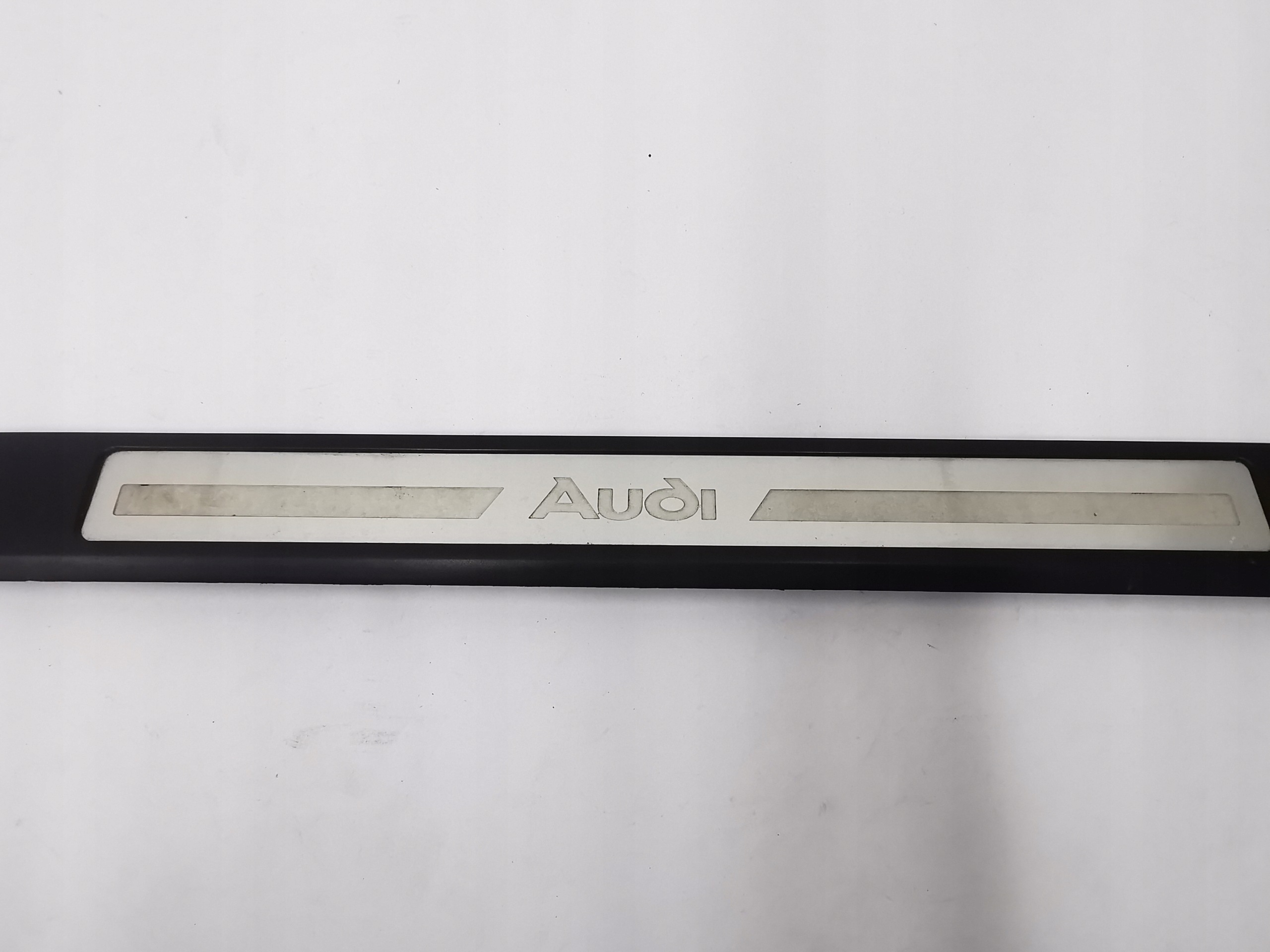 moulage seuil droit arrière AUDI A8 D3 / 4E0853996