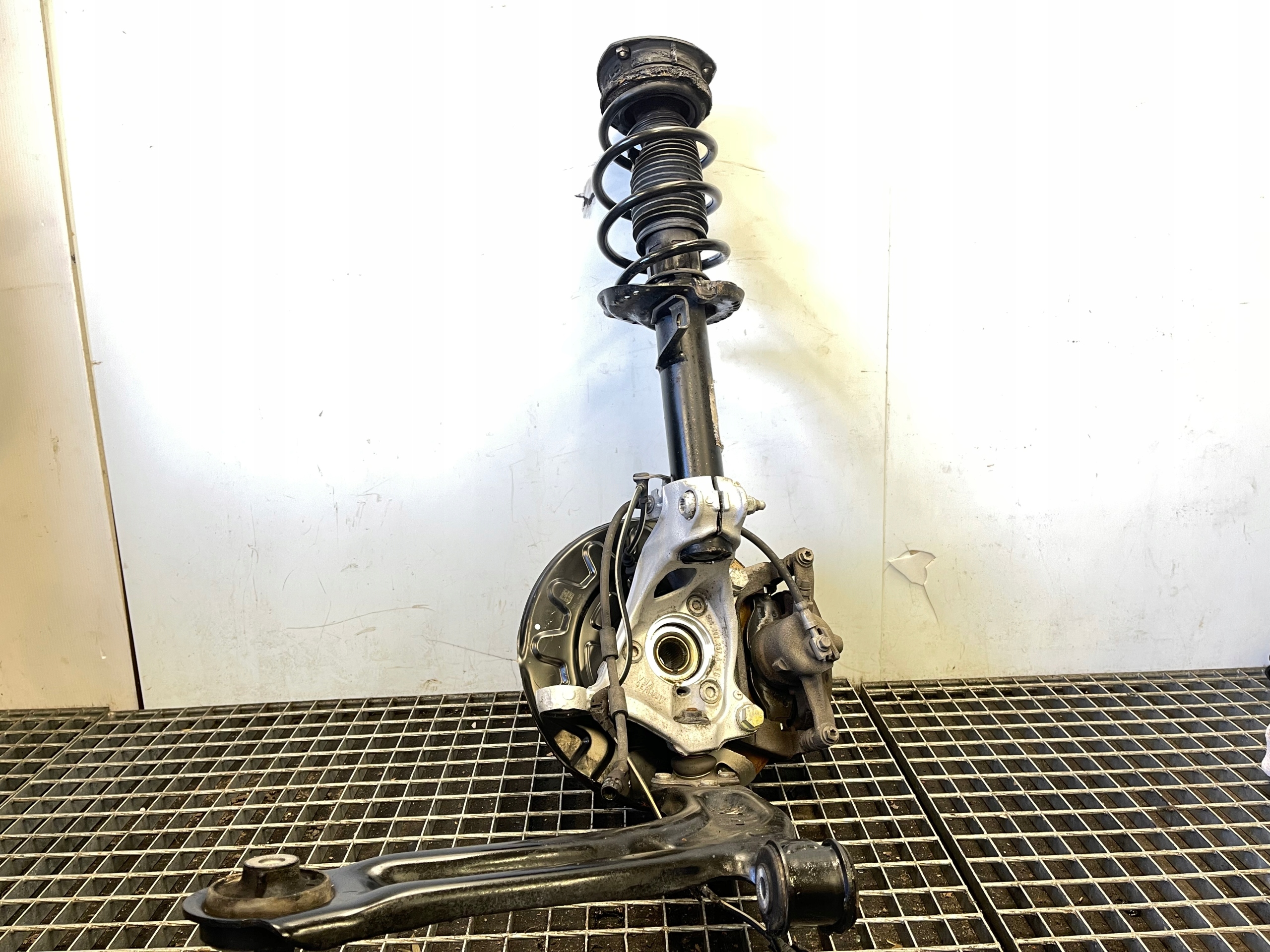 VW PASSAT B8 McPherson swing shock absorber left 5Q0407257A 3Q0413031BN