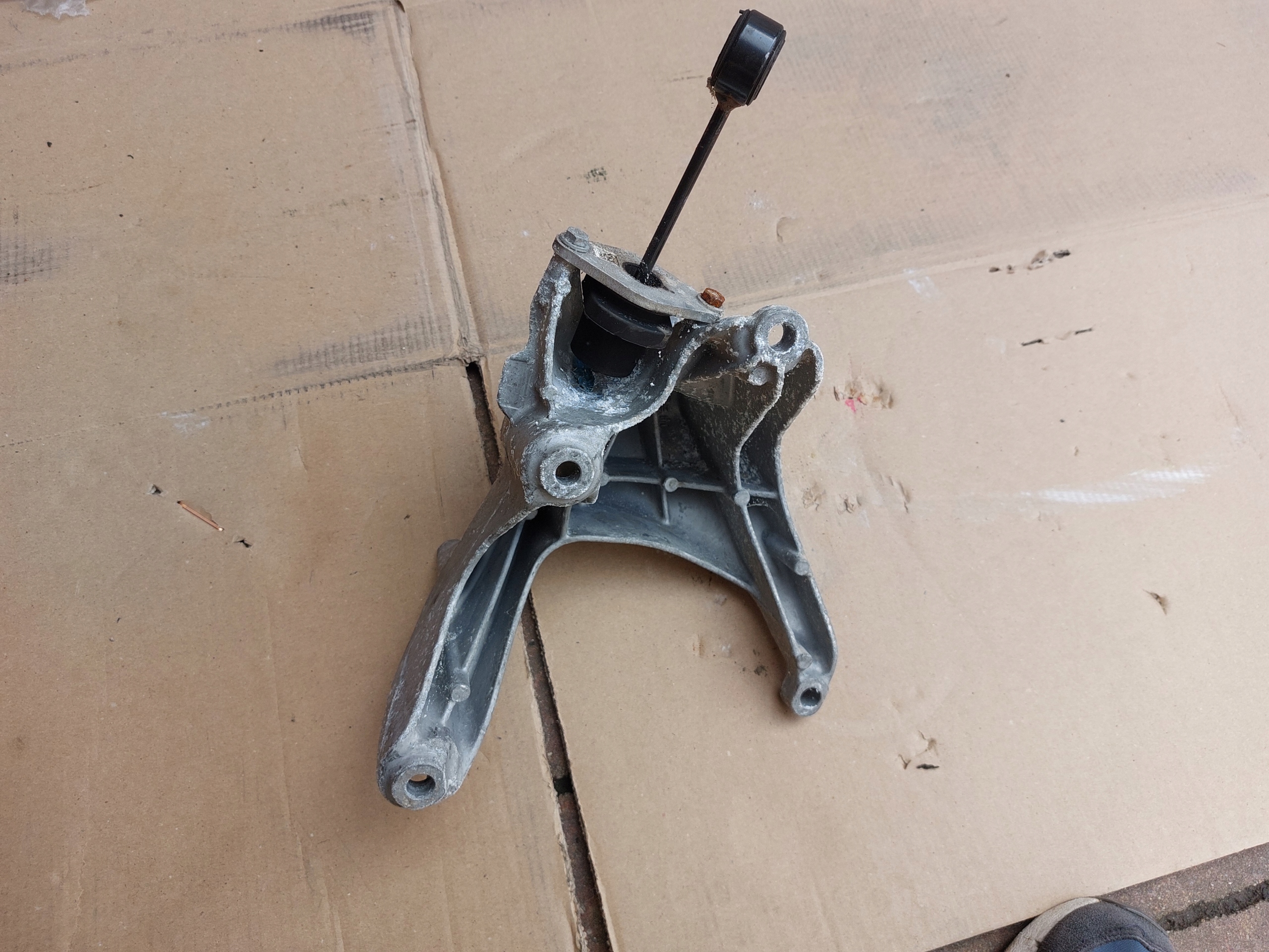 engine mount AUDI 4M0199307CN