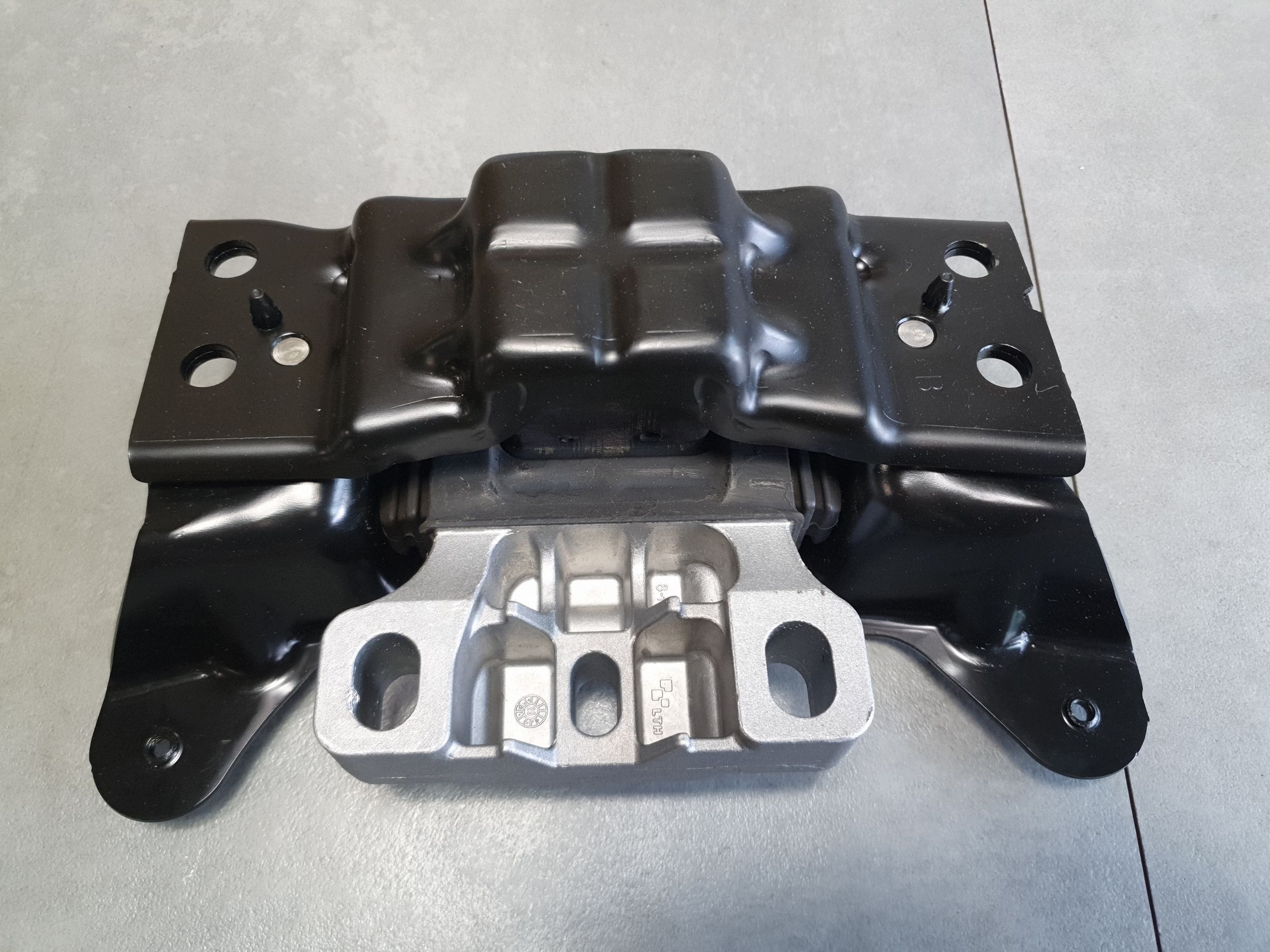 Audi A3 8Y console airbag engine mount 5Q0199555BG