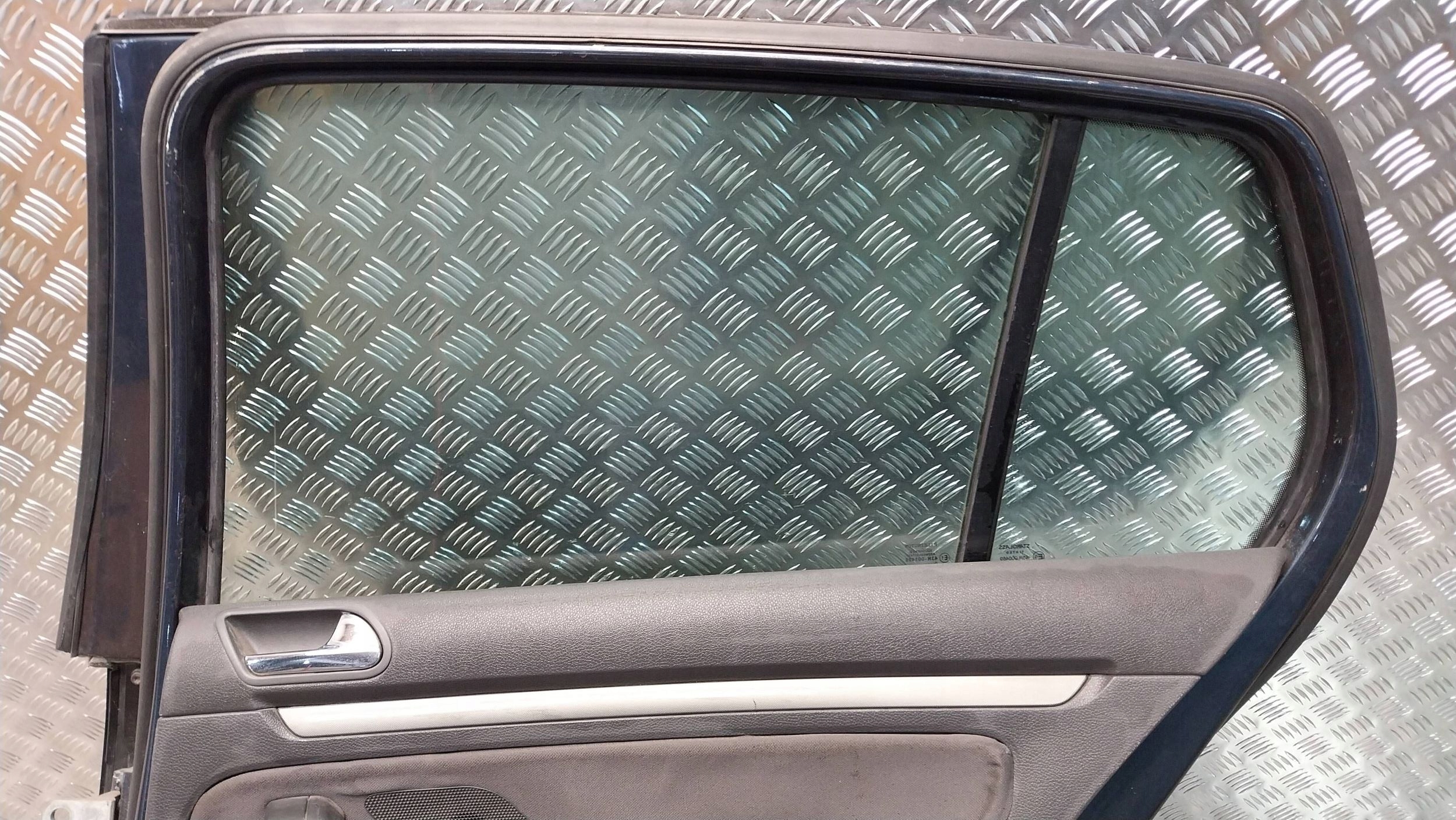 Portière Arrière Droit VW GOLF V HATCHBACK 03