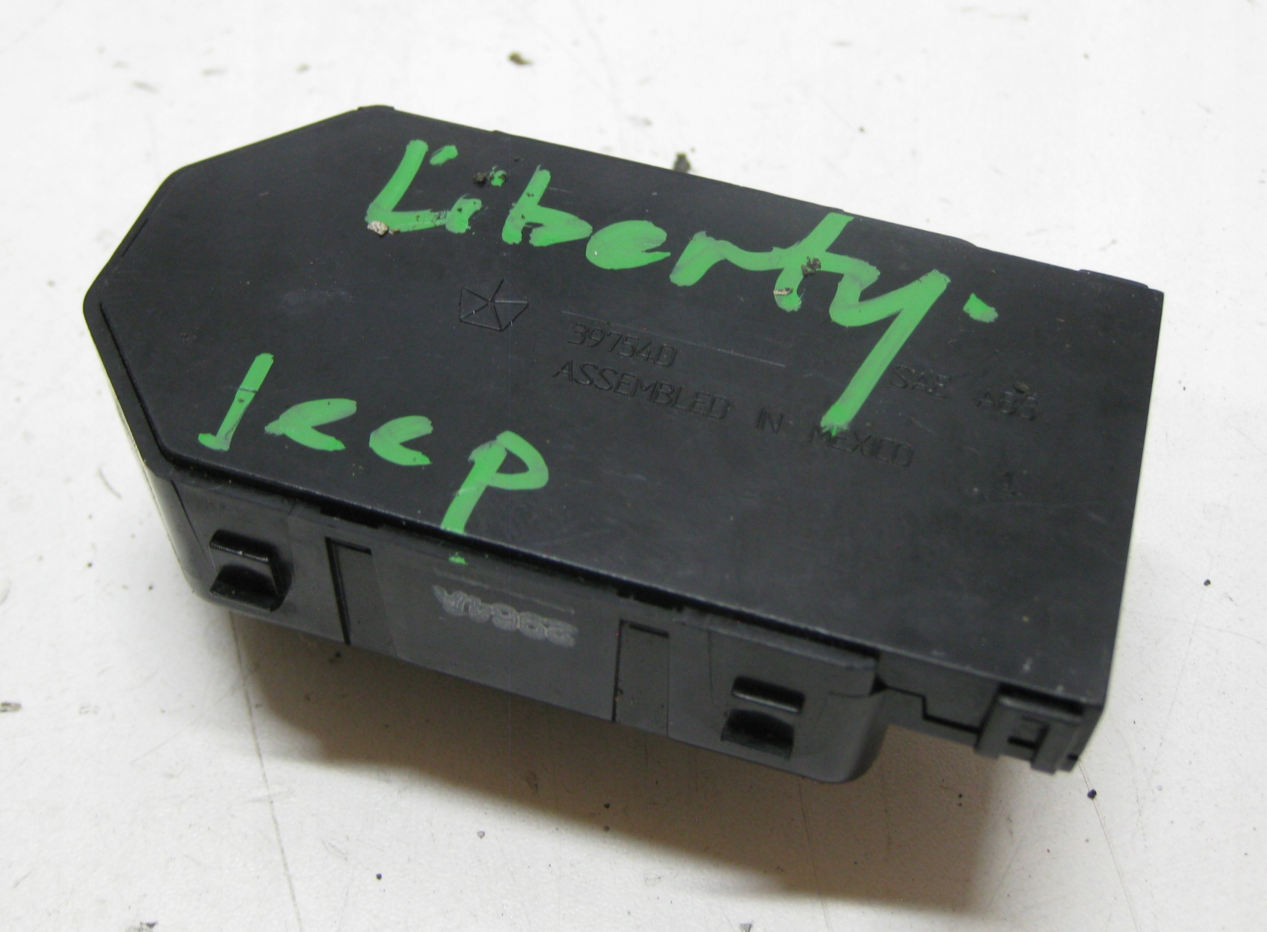 JEEP CHEROKEE LIBERTY KJ 04R control panel LUSTERKAMI 56010697AA