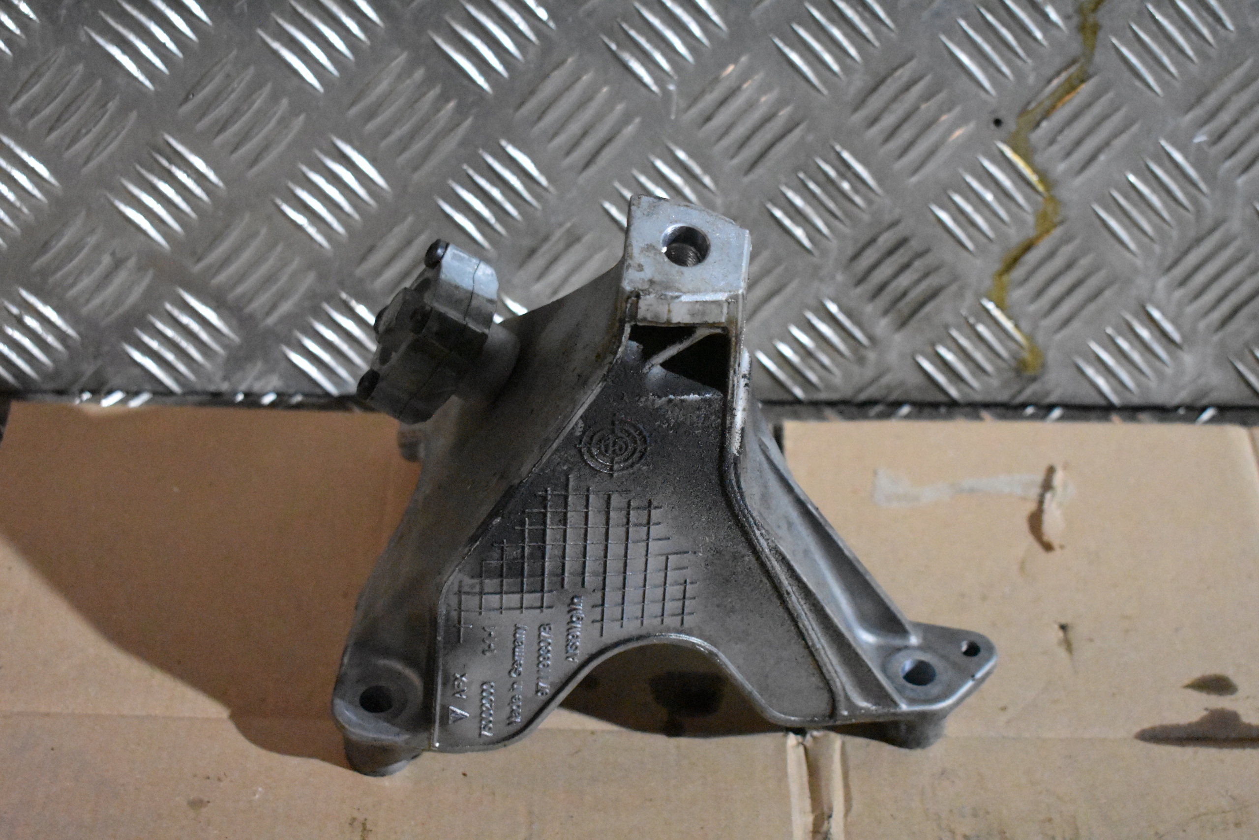 IDEALNA holder engine mount PORSCHE PANAMERA 971 V8 CVD 1 9