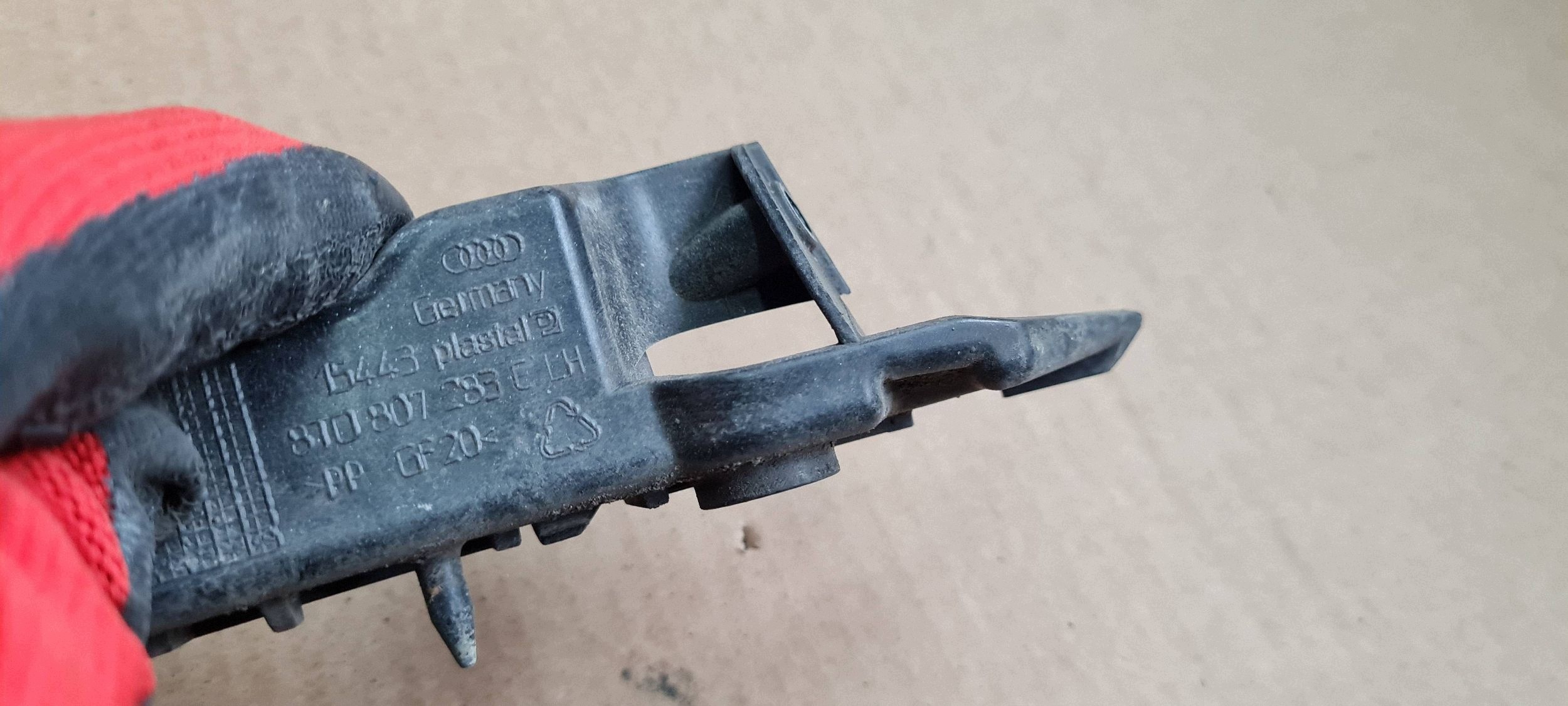 A5 8T LIFT S5 support bracket holder of a bumper left front 8T0807283C