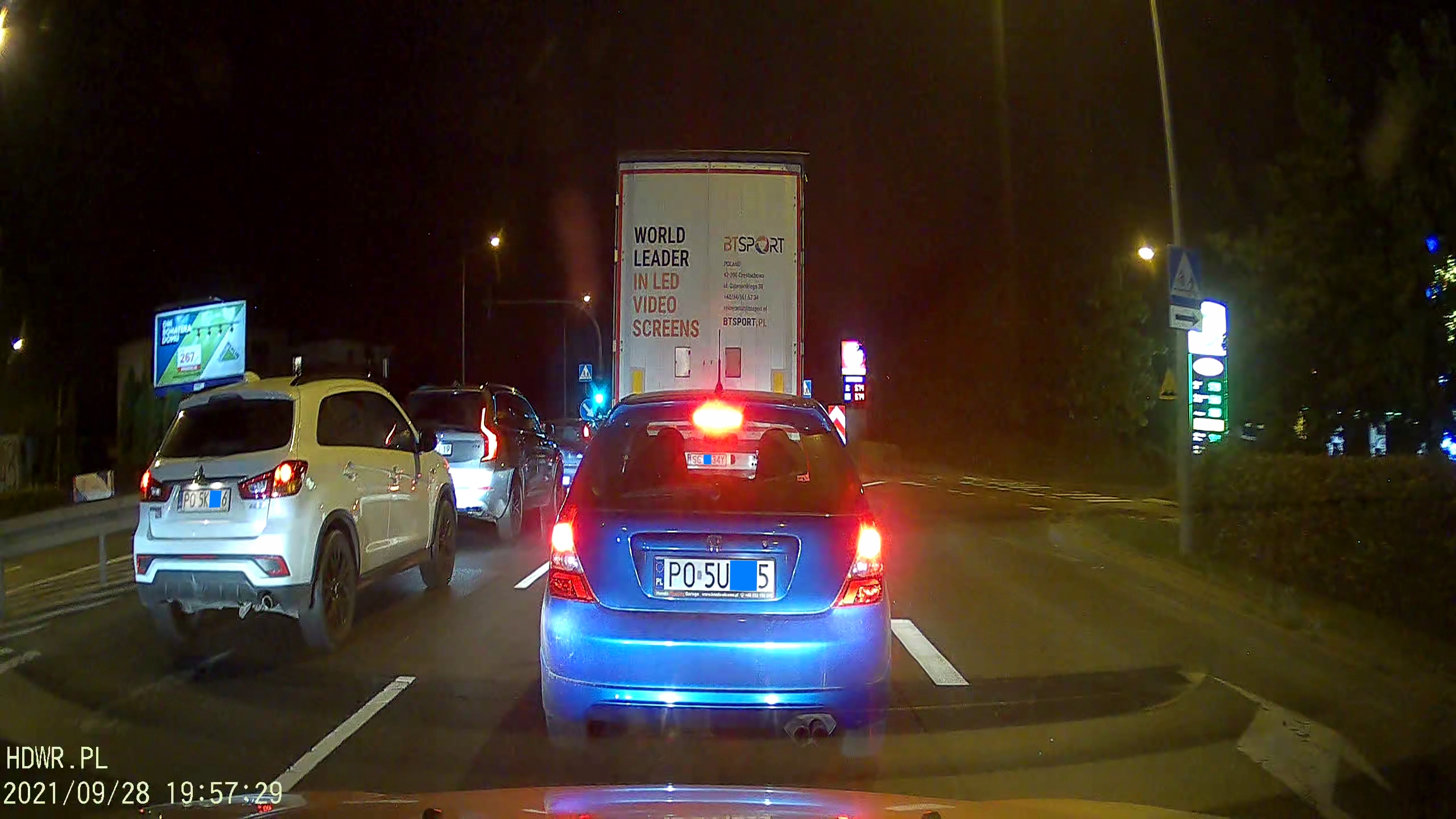 Nowoczesny wideorejestrator QHD, przód, tył + WiFi Kąt widzenia 170°