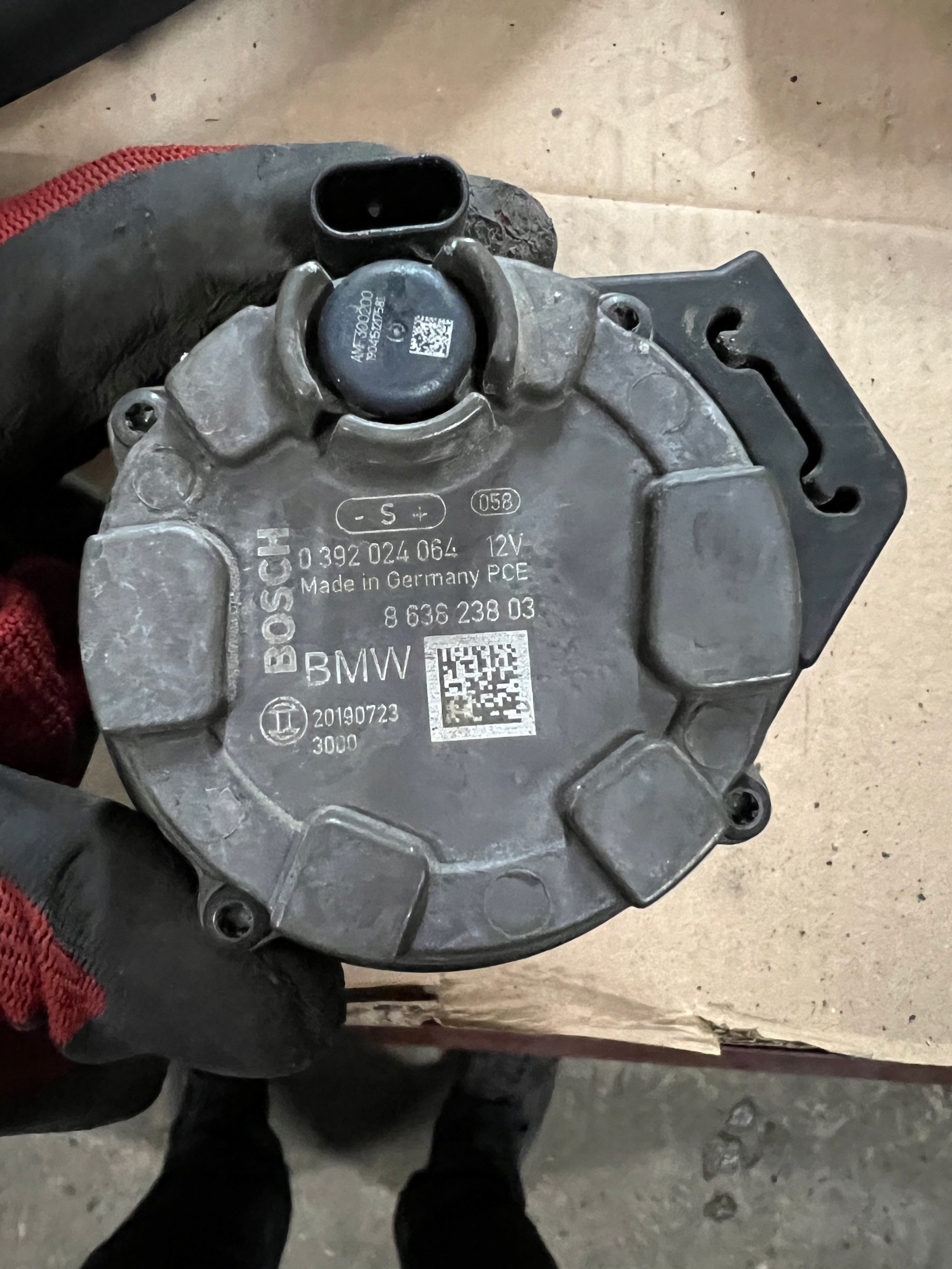 8638238 - BMW G30 G31 g11g12 Додатковий водяний насос