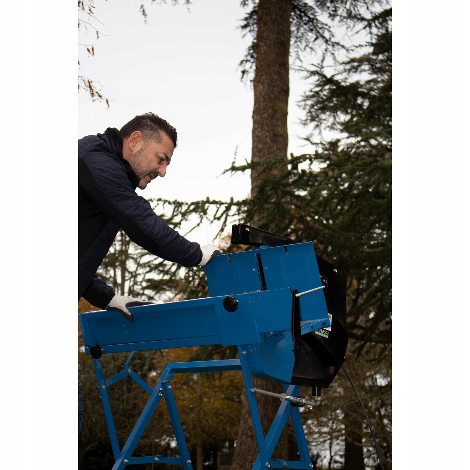 Piła tarczowa elektryczna do drewna Wychyłowa Wahadłowa Hyundai HSBE402 Model HSBE402