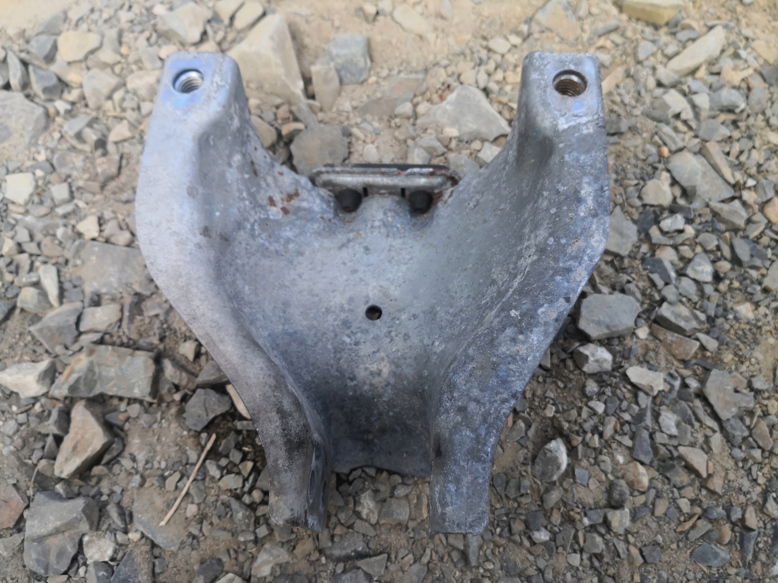 Patte fixation support moteur AUDI A4 B8 8K0399060