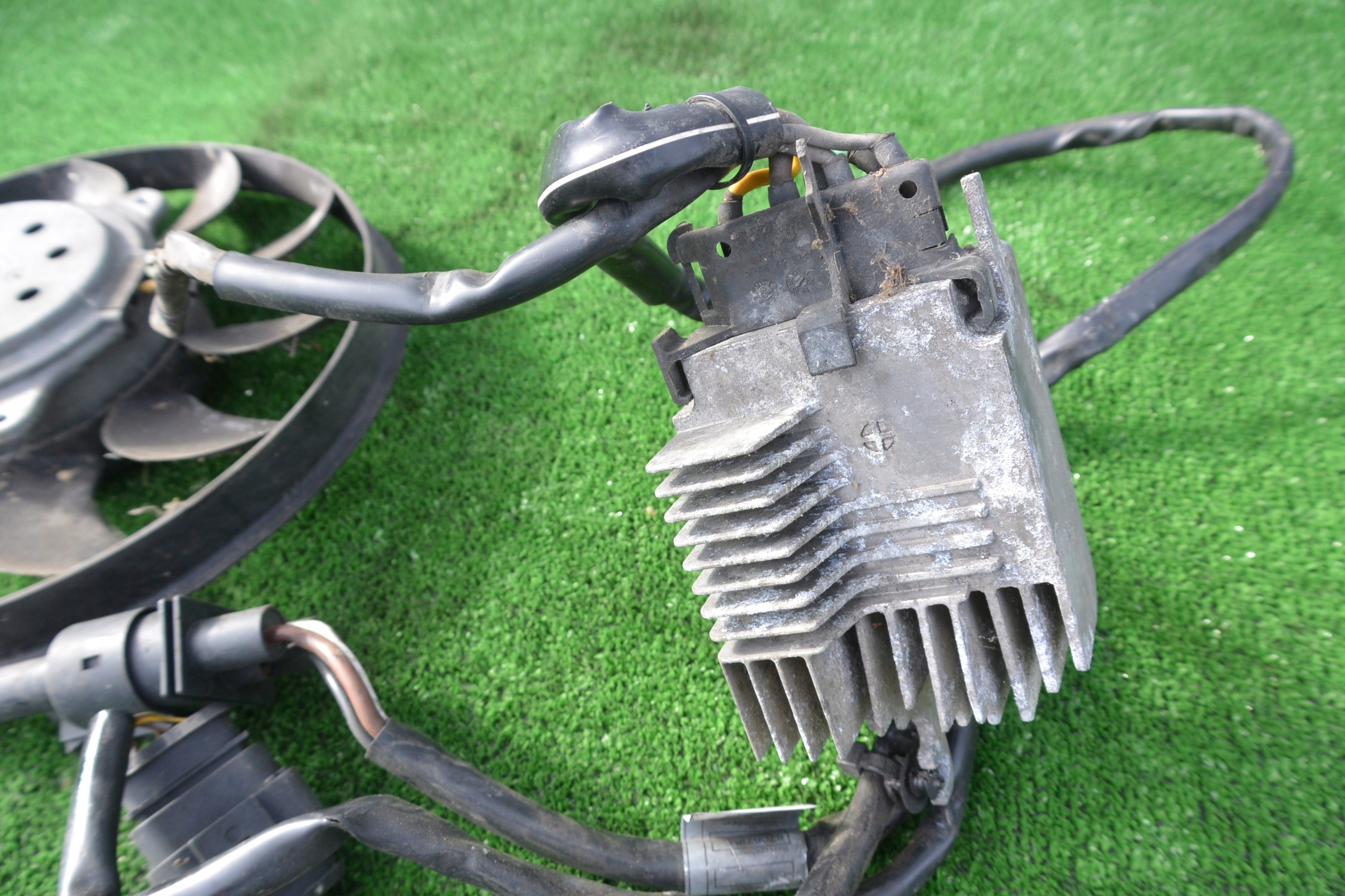 relé ventilátor hűtő ventilátor cső KPL AUDI A4 B6 870681F