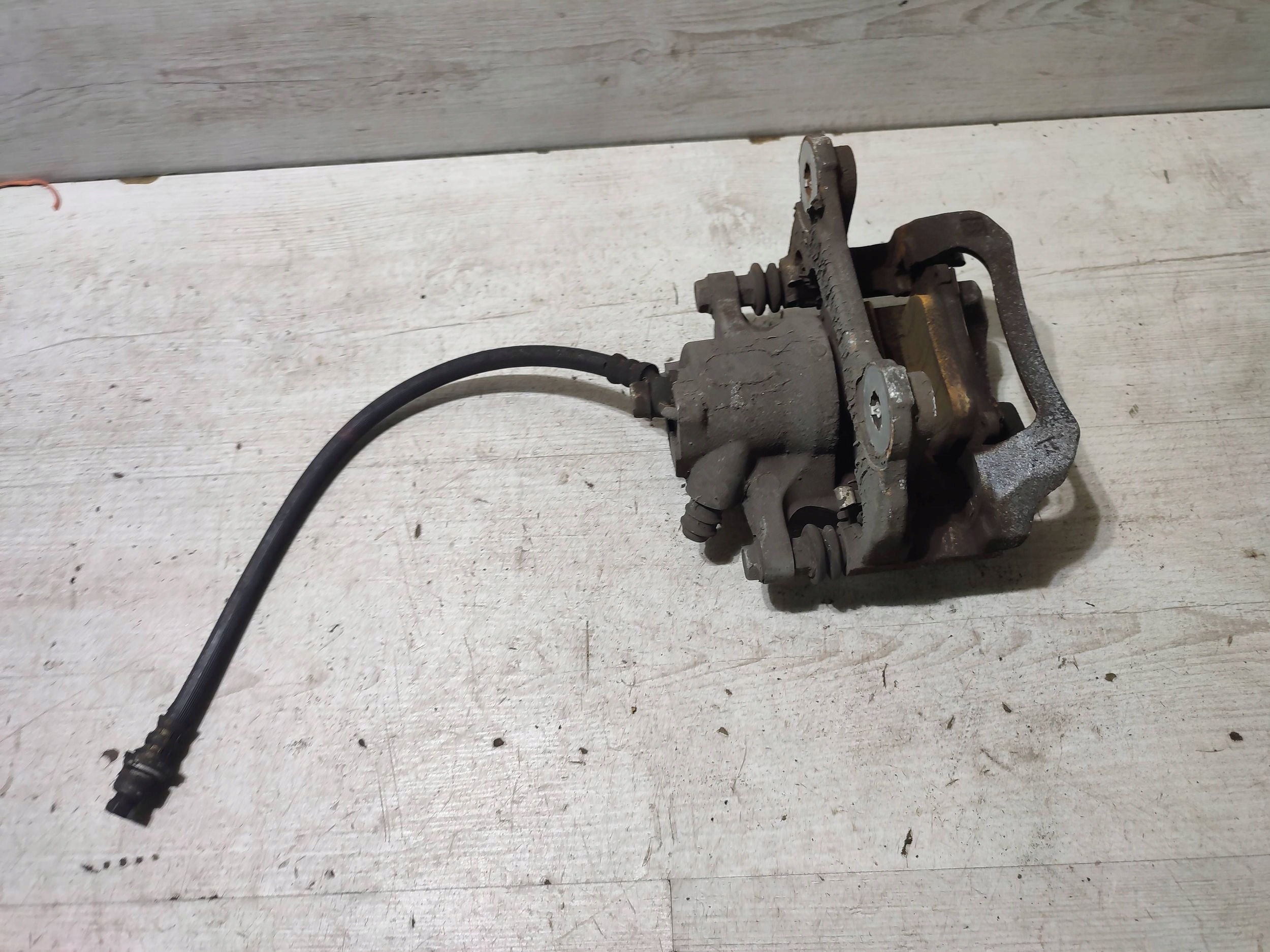 Lexus RC 2019 rear part side left rear caliper brake