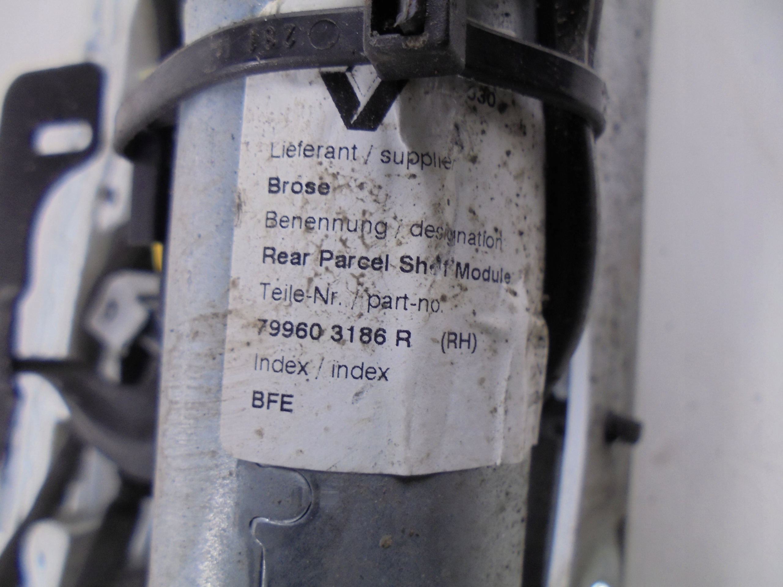 ZAWIAS KLAPY BAGAŻNIKA PRAWY E95313452 RENAULT MEGANE III Typ samochodu Samochody osobowe