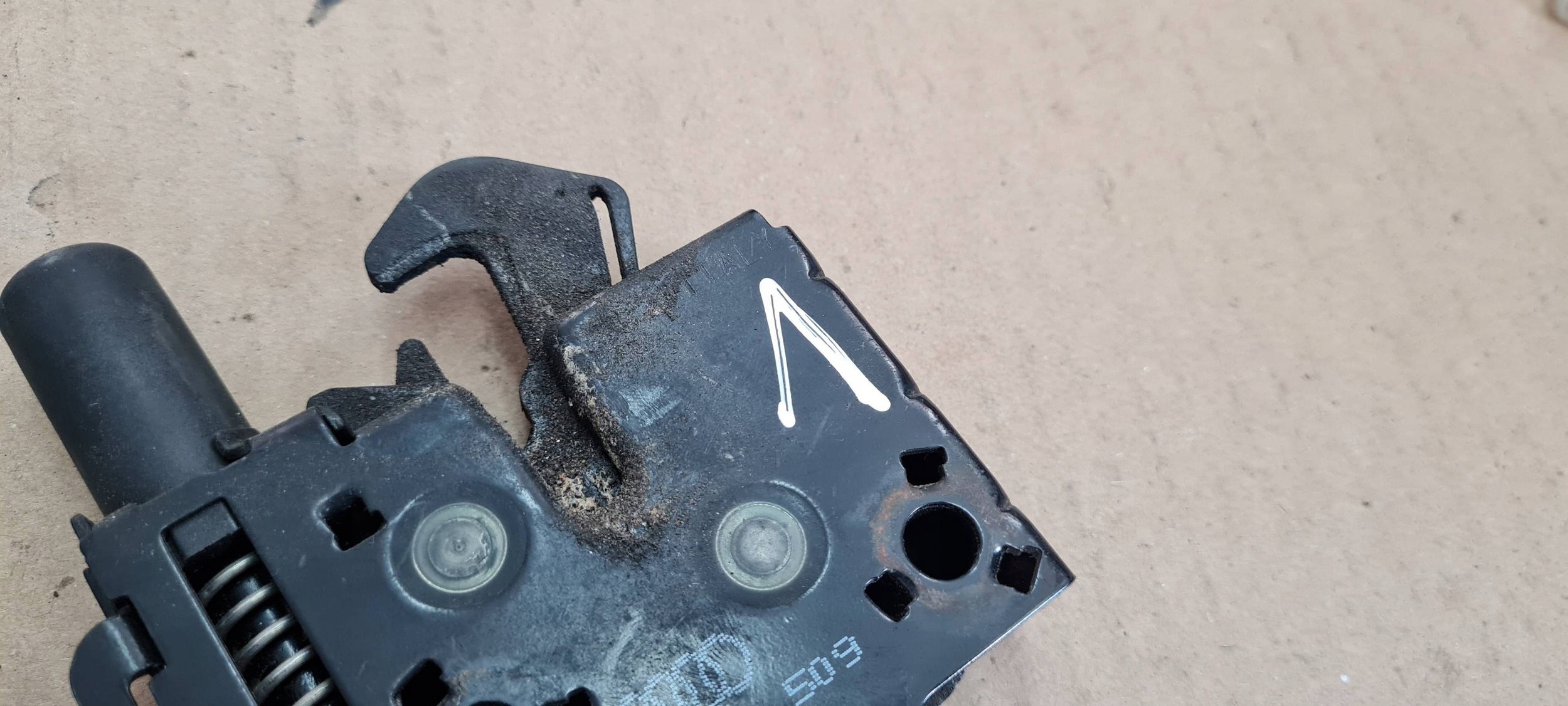 A4 B9 8W bonnet latch lock front 8W0823509 A5 8W