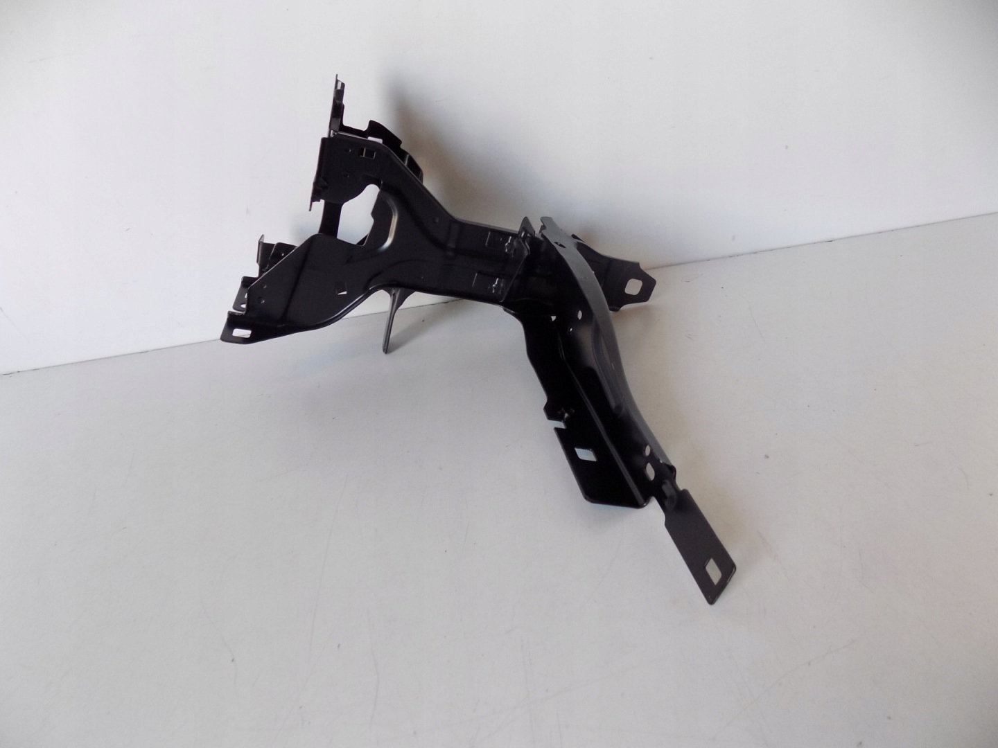 BMW 3 G20/21 - Wspornik lampy / Okular R - 12032 Producent części ZAP