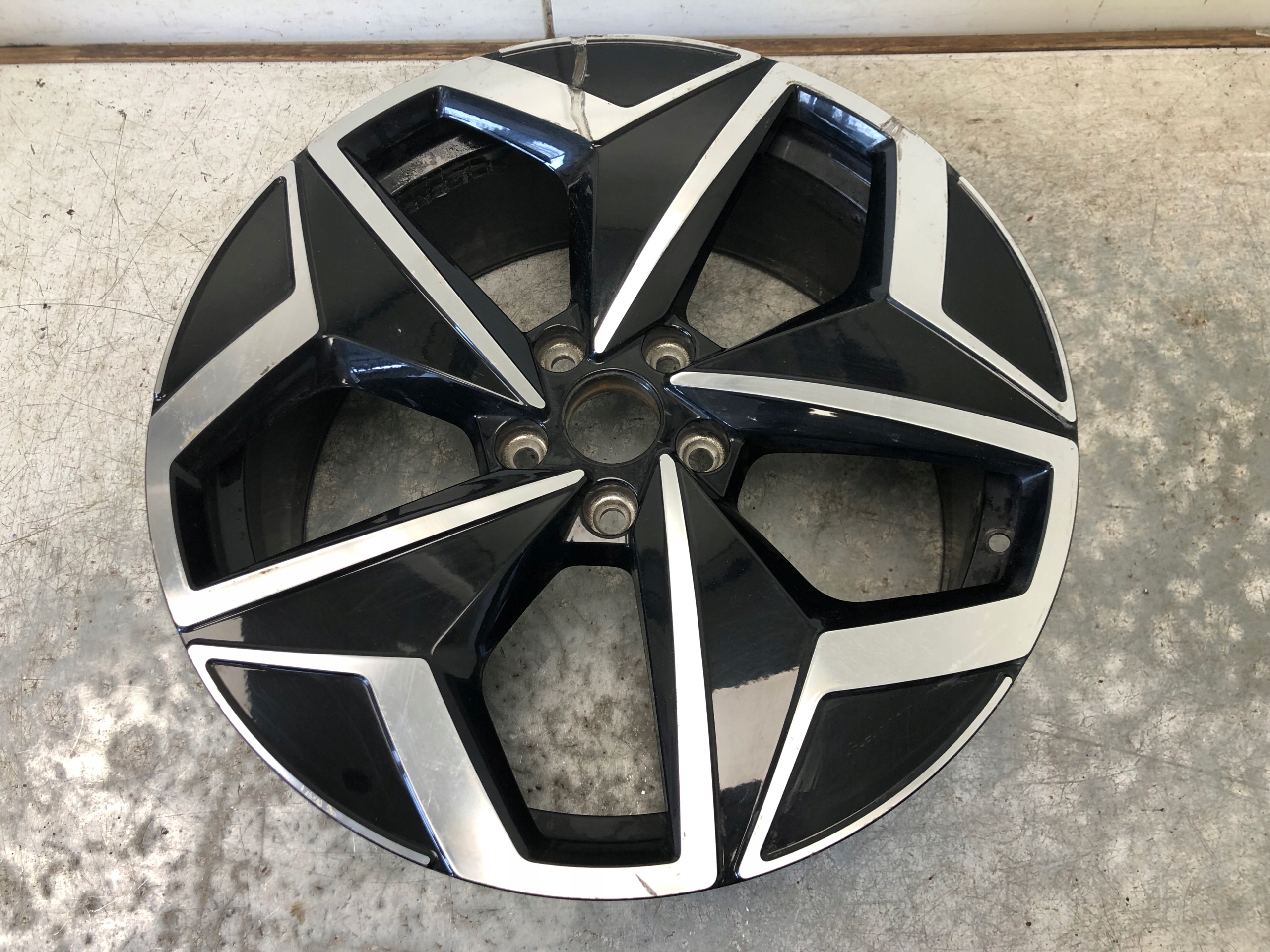 disk 19" 5x112 7.5J ET50 VW ID3 10A601025