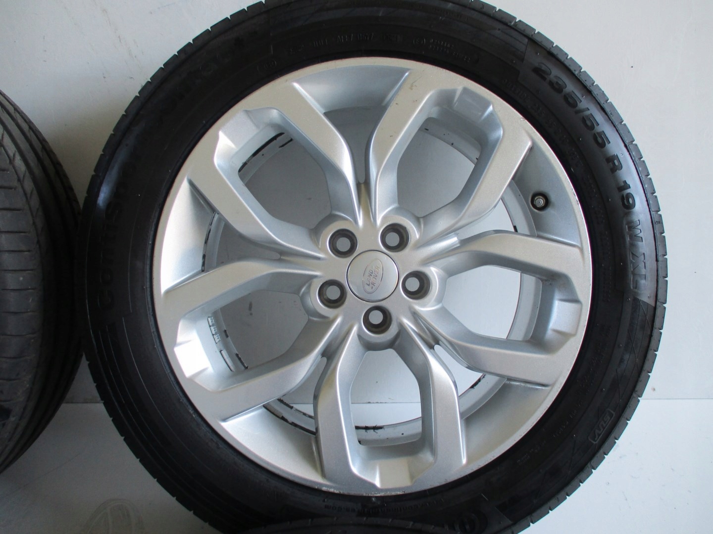 wheels discs tyres Land Rover Discovery Sport R19