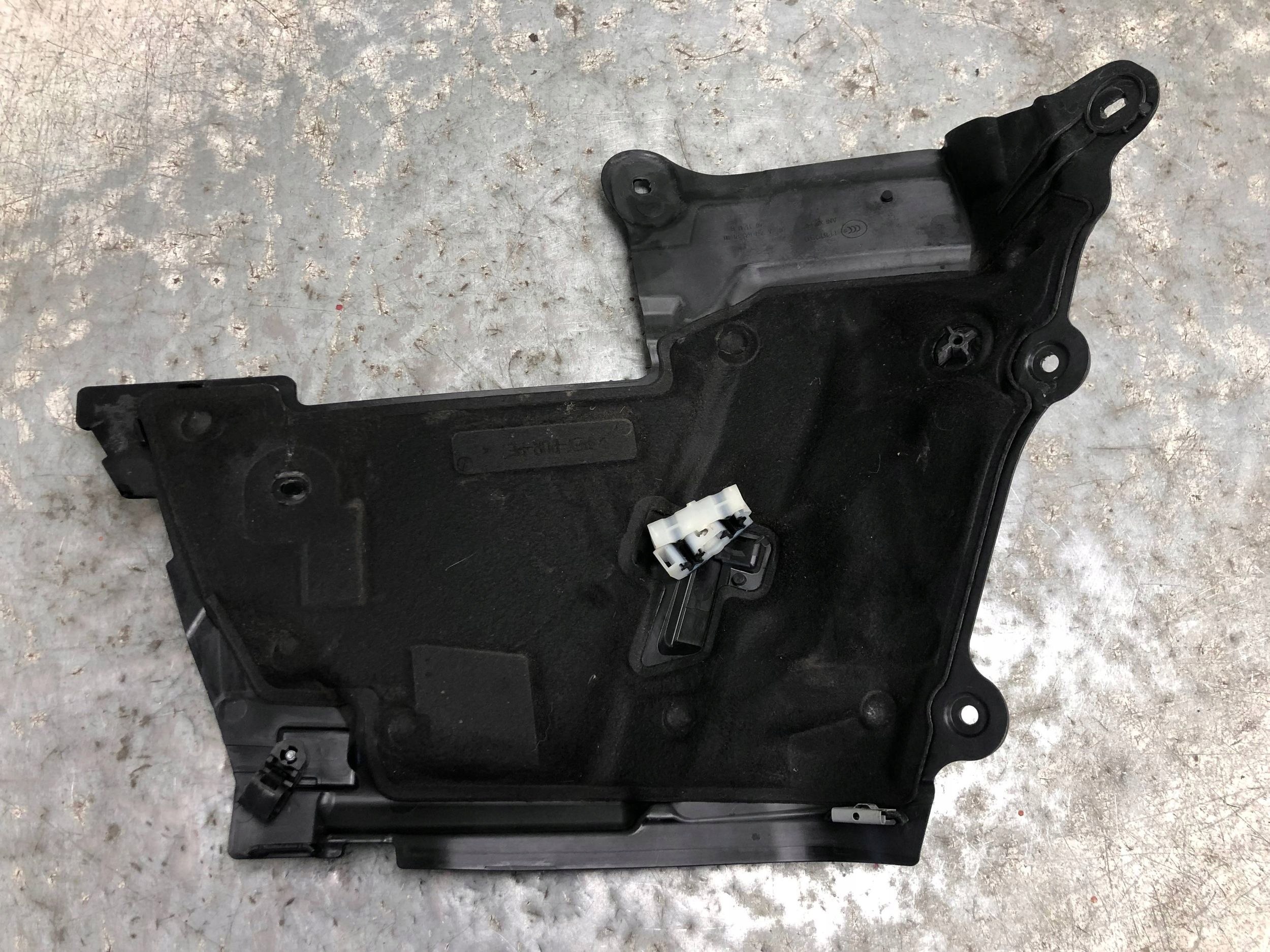 Blende Abdeckung wärmblech MERCEDES W213 A2536208100