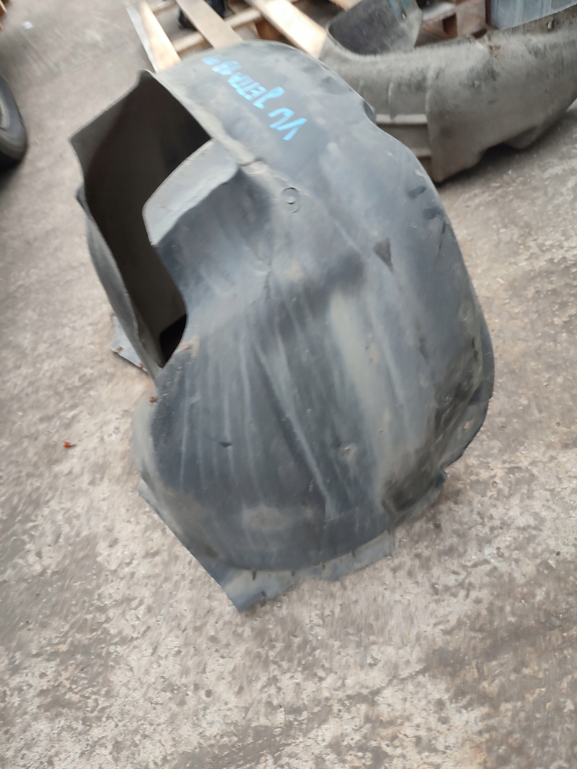 mudguard right front right front Volkswagen Jetta VI