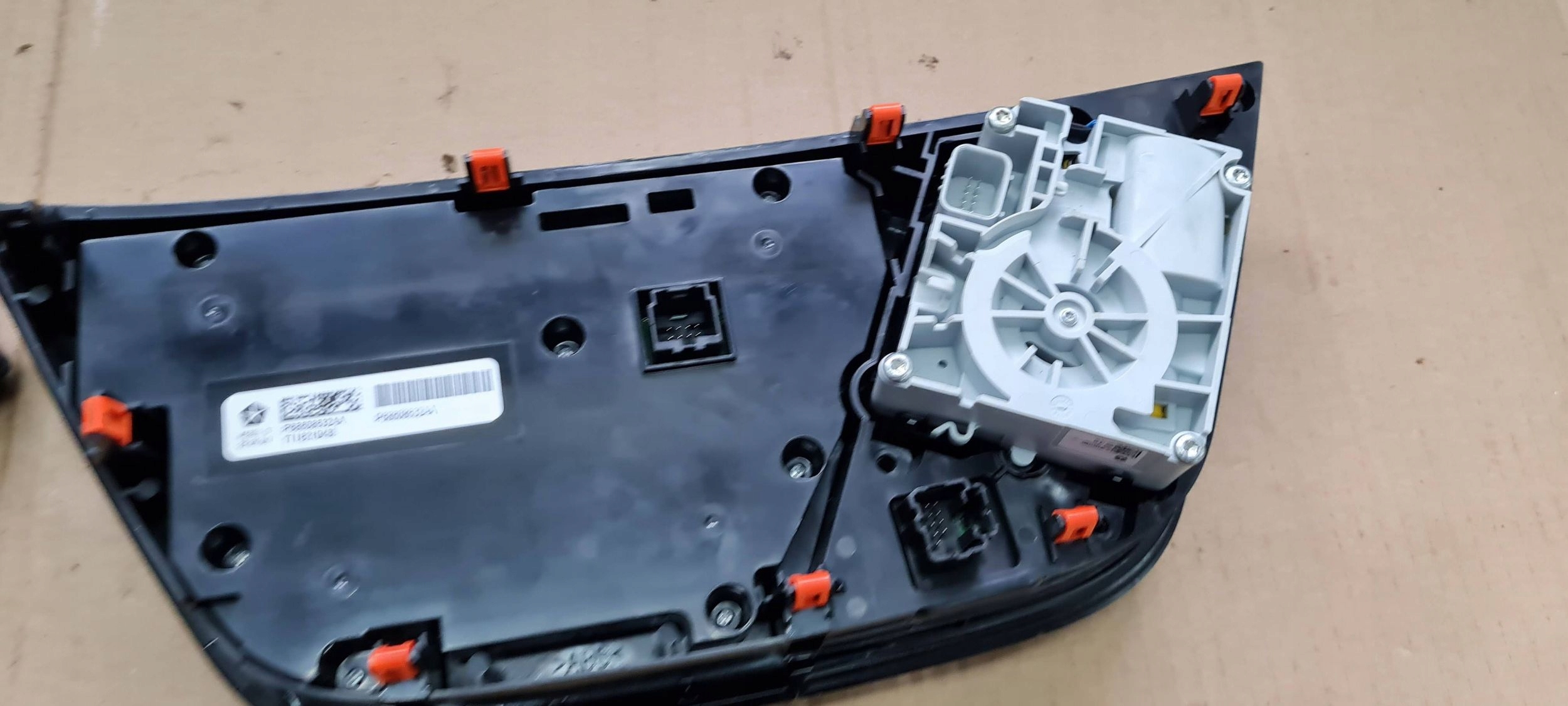 Chrysler Pacifica 2022 control panel changes of the gear PRZYCISKI P68608632AA