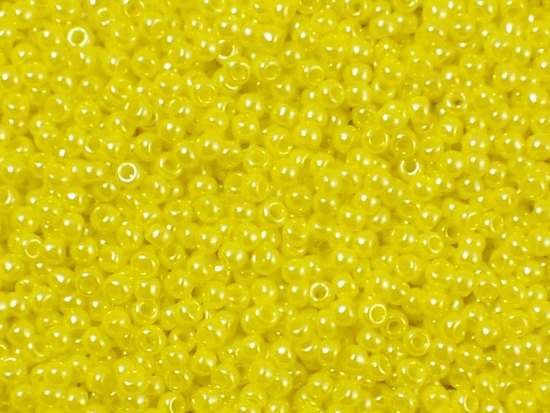 Toho Round 11o-128 Opaque-Luster Dandelion -10 g