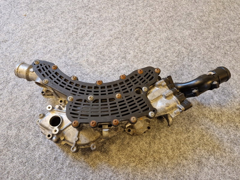 TERMOSTAT (KPL. Z OBUDOWĄ) AUDI Q8 4,0 TDI 19-