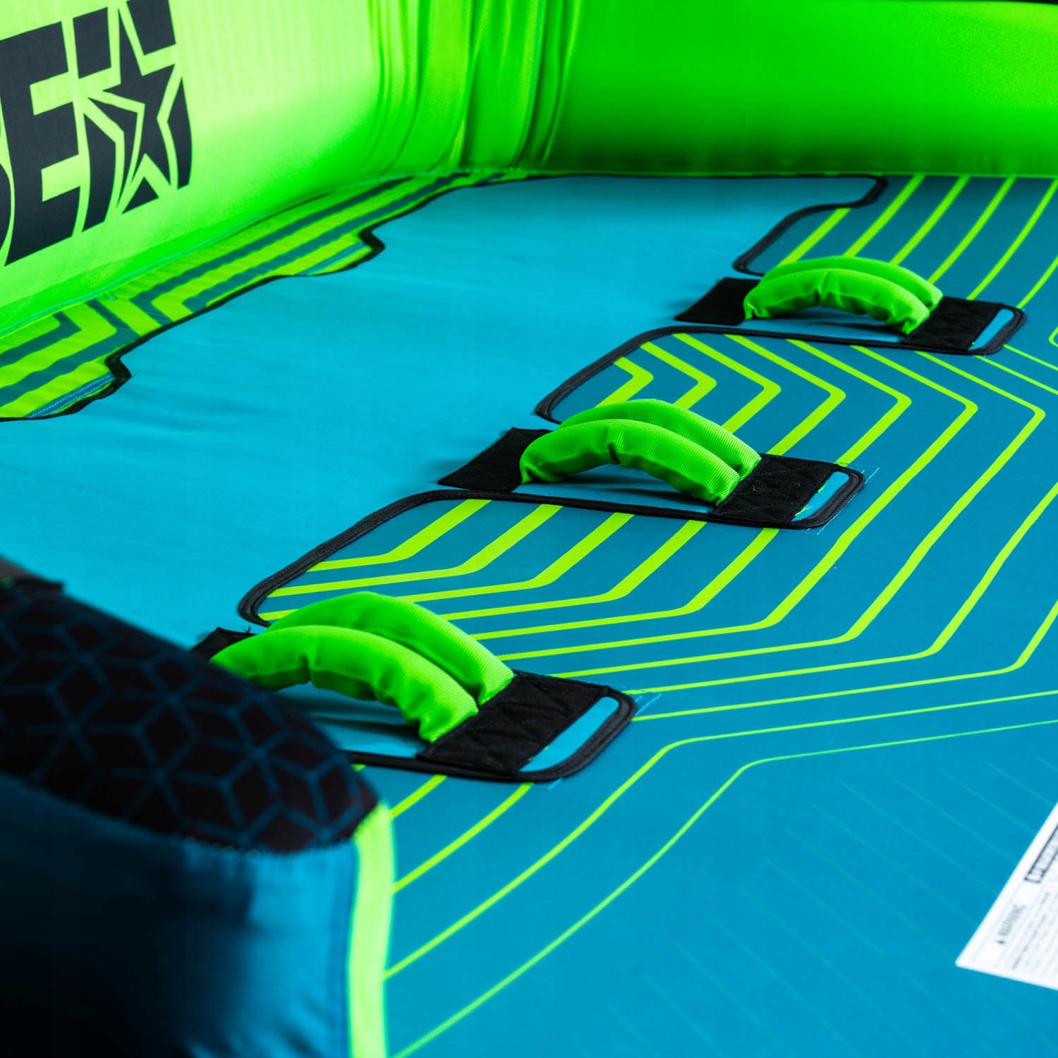 Pływadło JOBE BINAR 4 osobowa kanapa do hol ciągania za motorówką skuterem Rodzaj kanapa