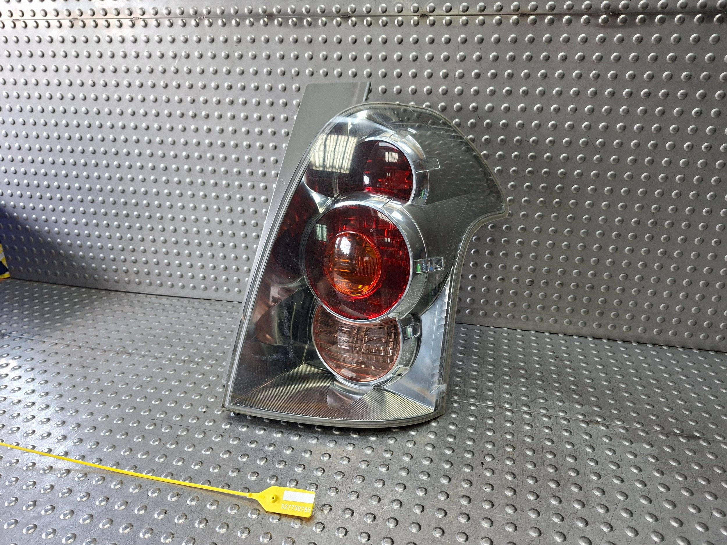 light rear part right TOYOTA COROLLA VERSO 04-08 EU