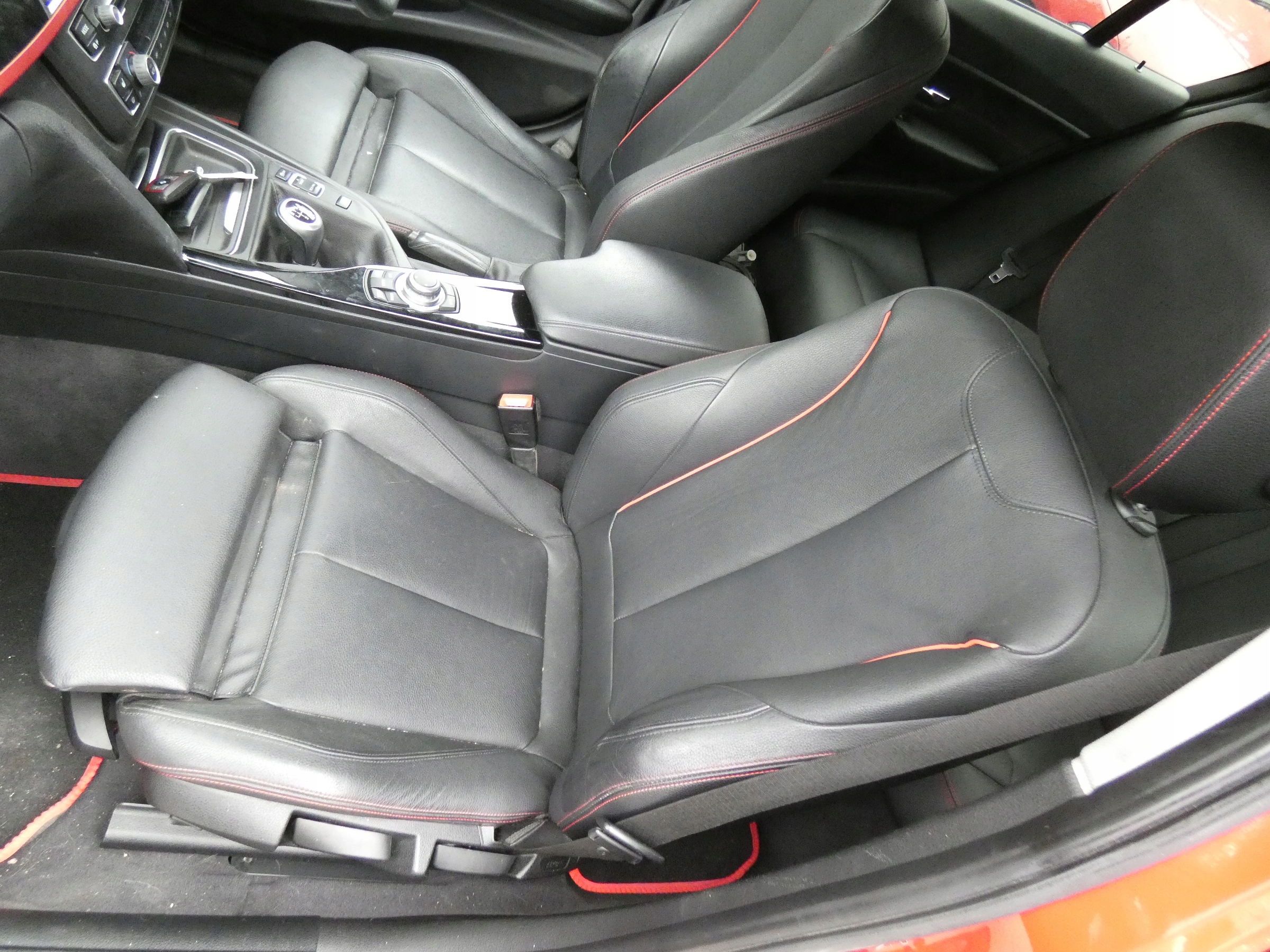 BMW F30 СИДІННЯ СИДІННЯ CZARNA SKORA M-НАБІР SPORT ЧЕРВОНІ НІЧОГО + ОБШИВКИ