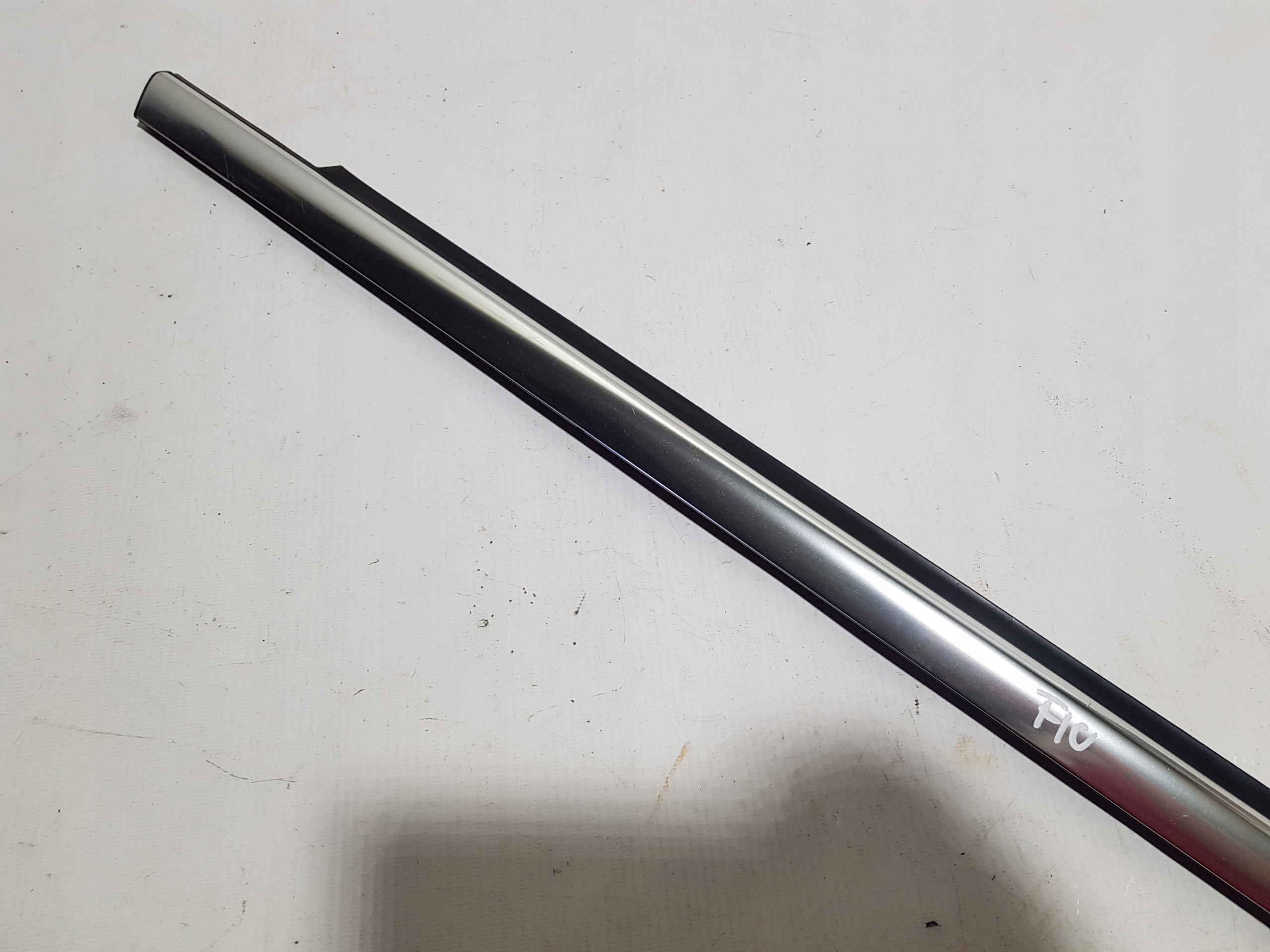 moulding door right front dust CHROM MERCEDES W251