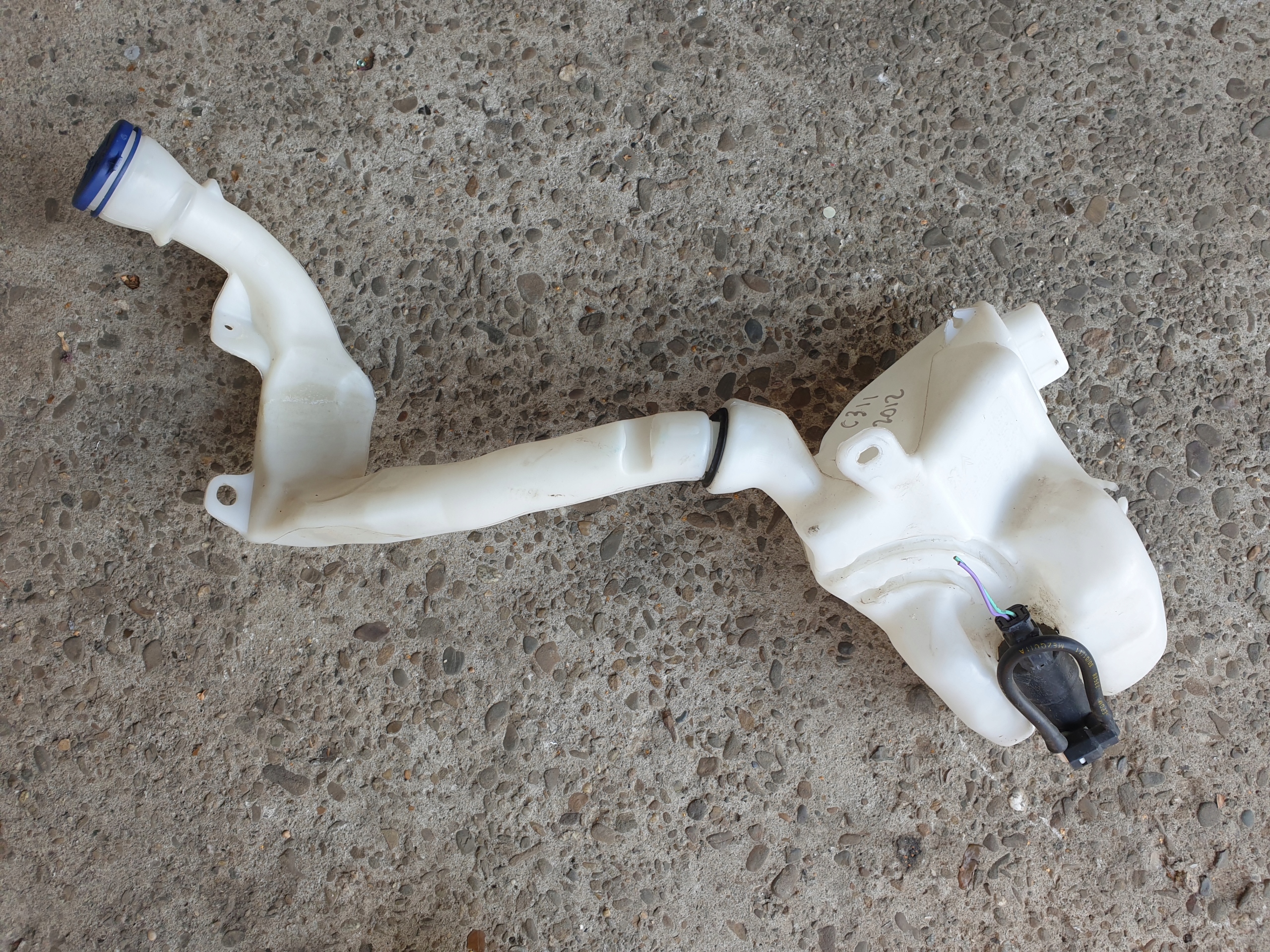 washer fluid tank CITROEN C3 II 2010