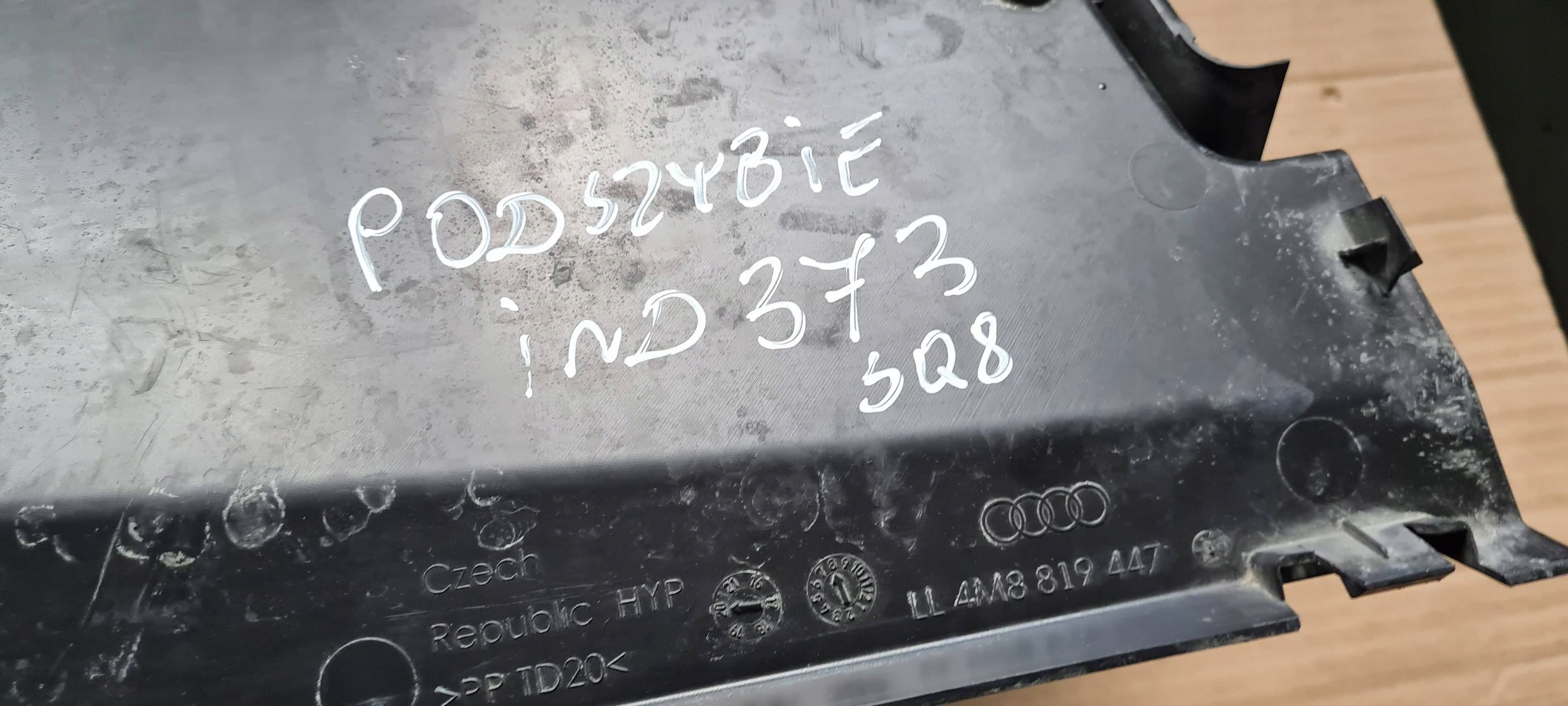 SQ8 4M RSQ8 Q8 cover cap under the window 4M8819447