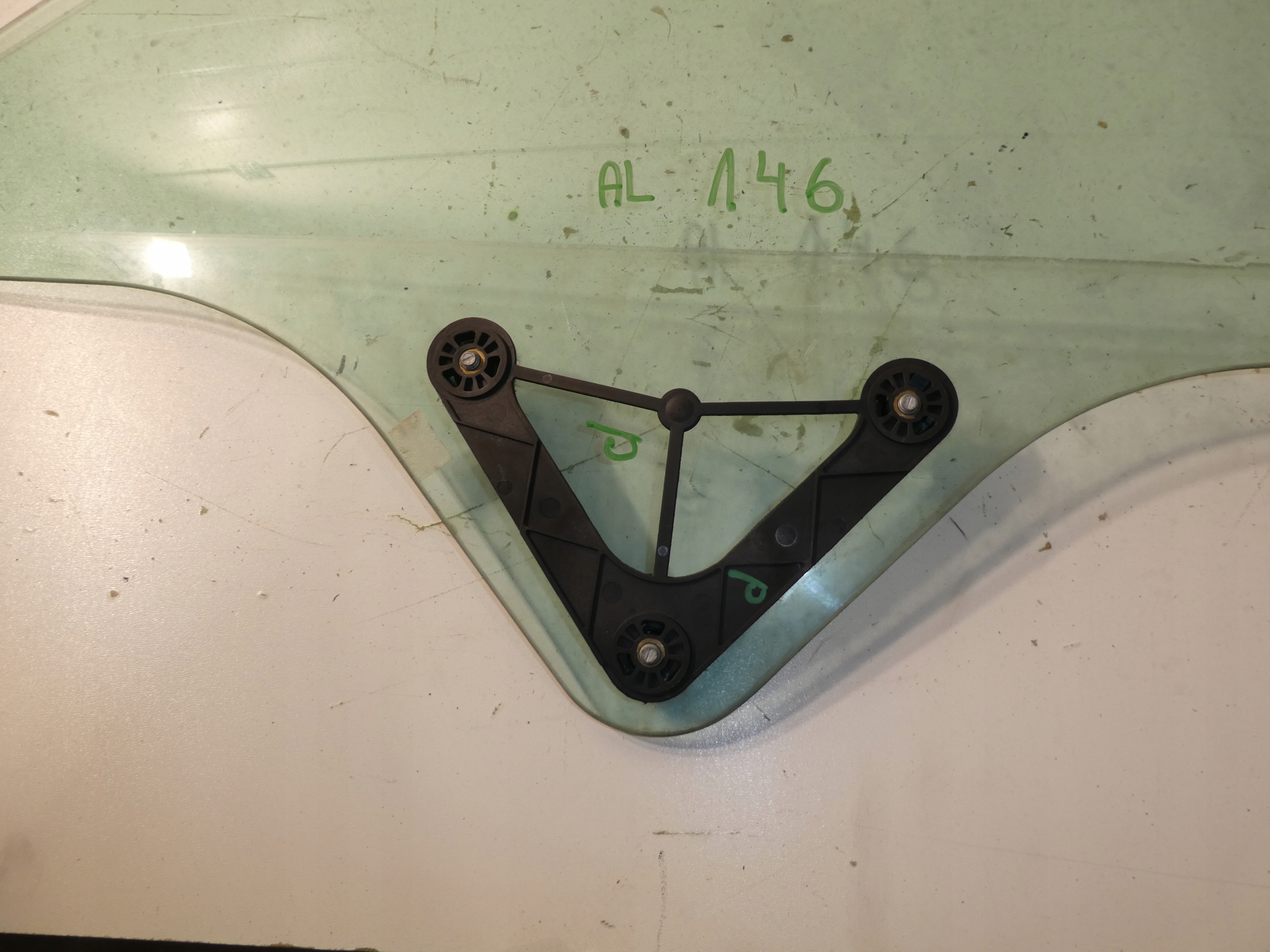 window rear part MERCEDES E W207 CABRIO right