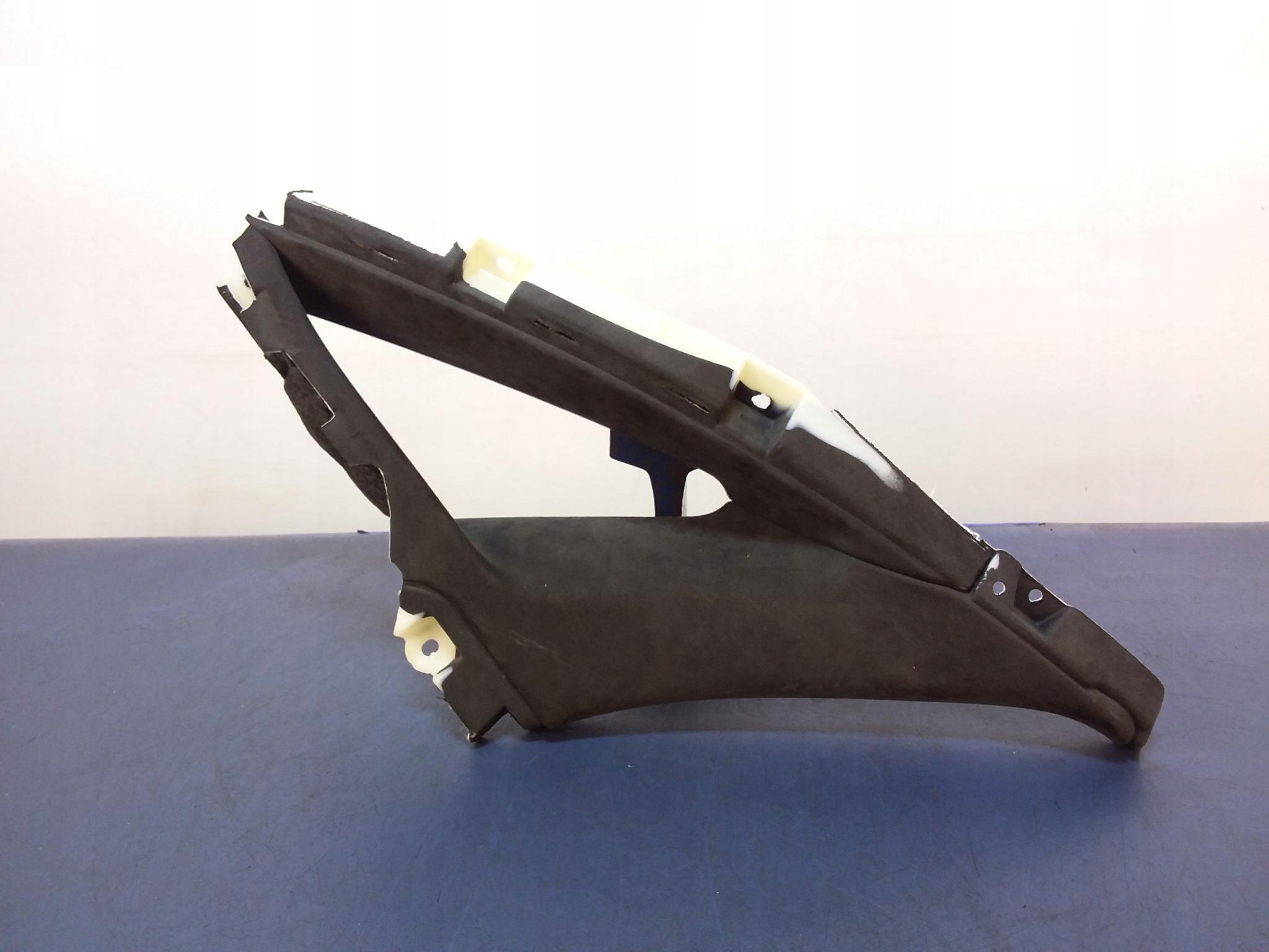 AUDI A8 D4 LONG OSŁONA SŁUPKA C LEWA ALCANTARA