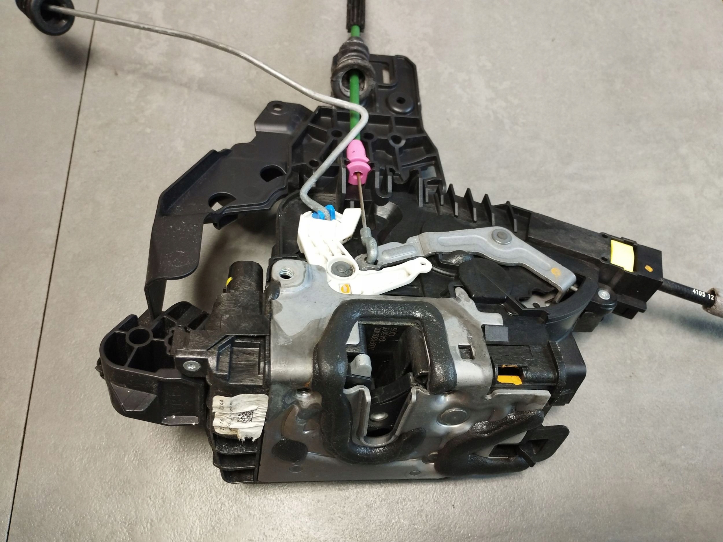 Mercedes-Benz E W213 lock door left rear part A2220064099