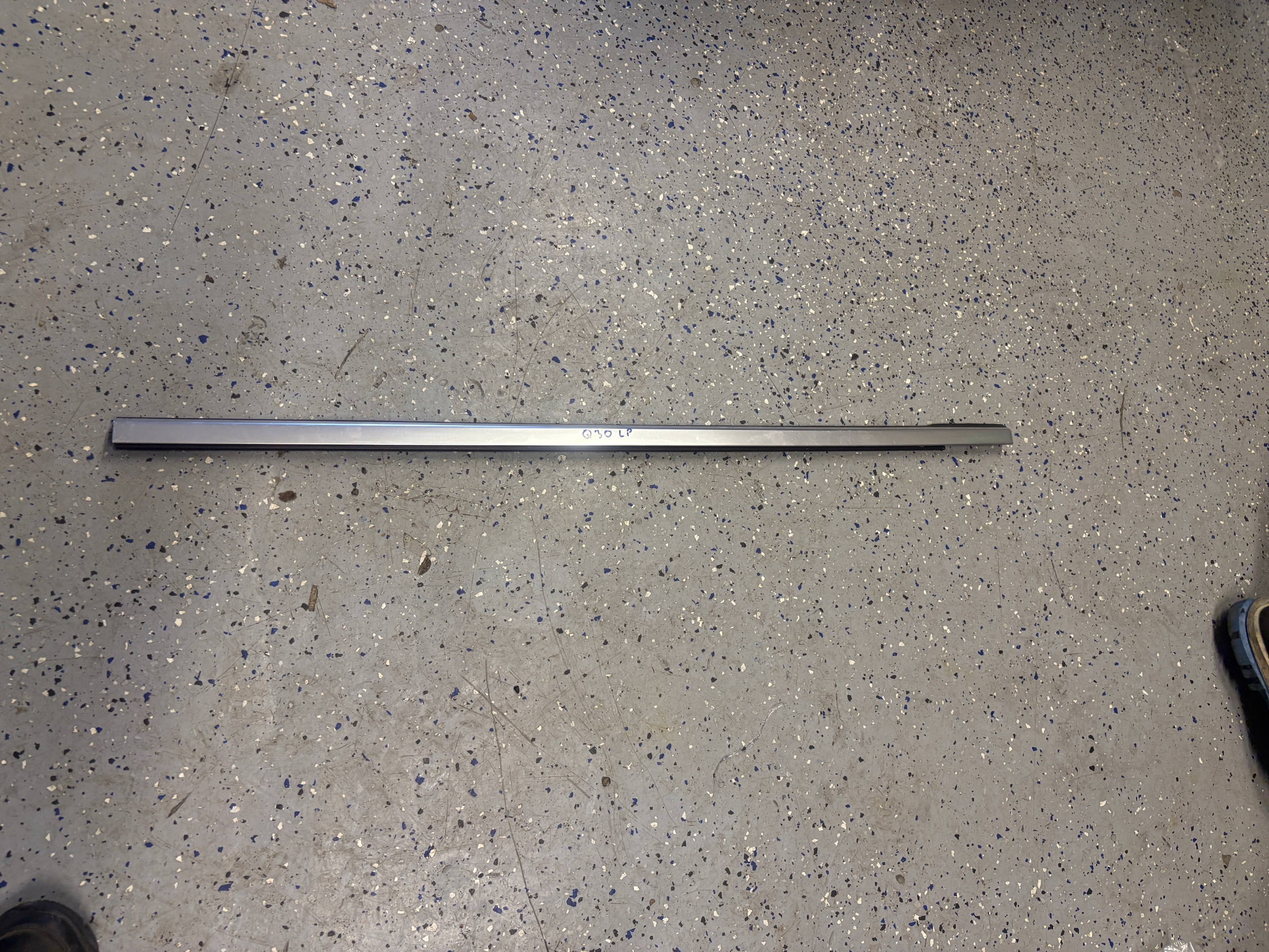 INFINITI Q30 moulding door CHROM left front 808215DA0A