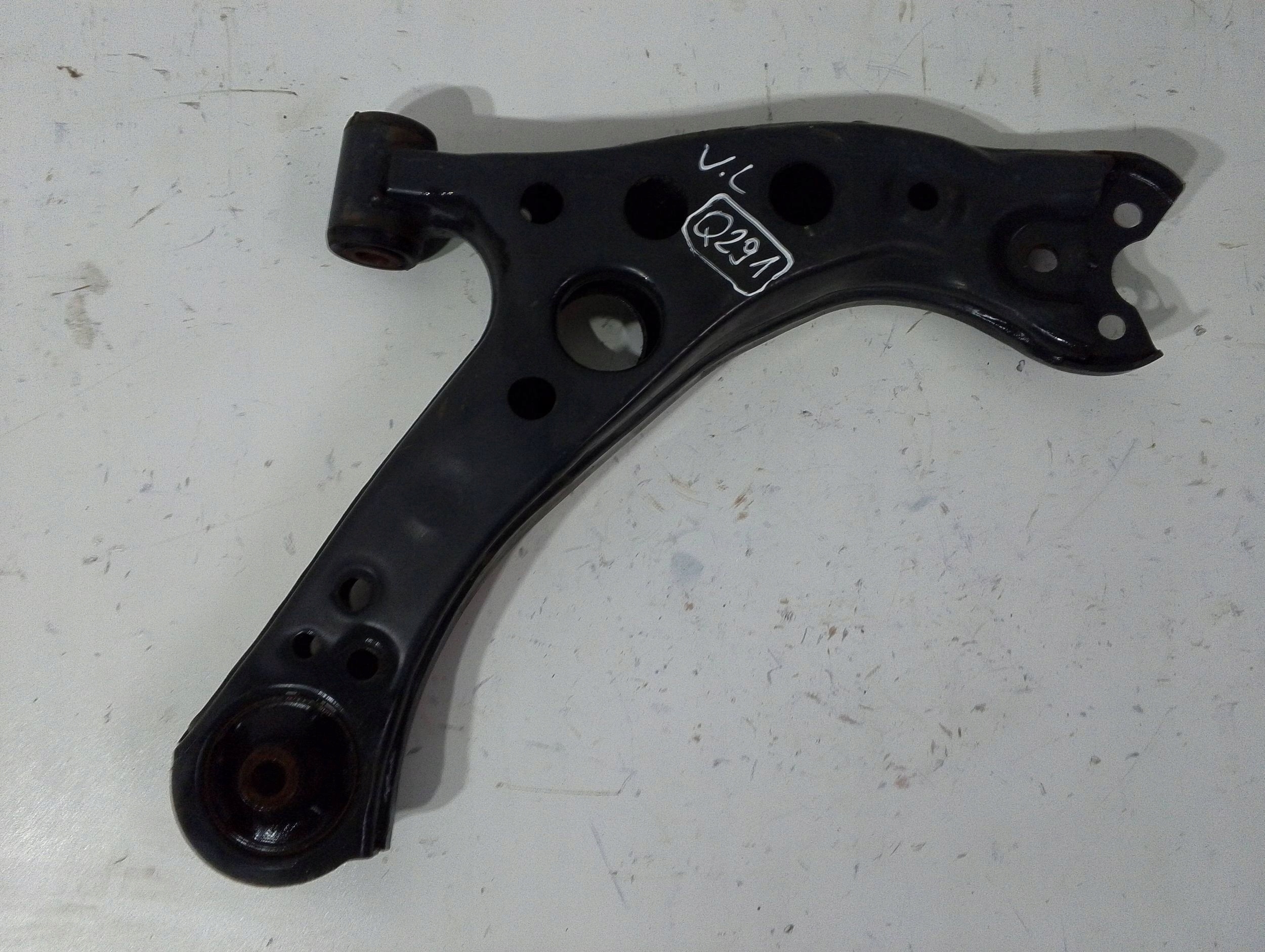 Toyota Corolla E21 arm front left (Q291)