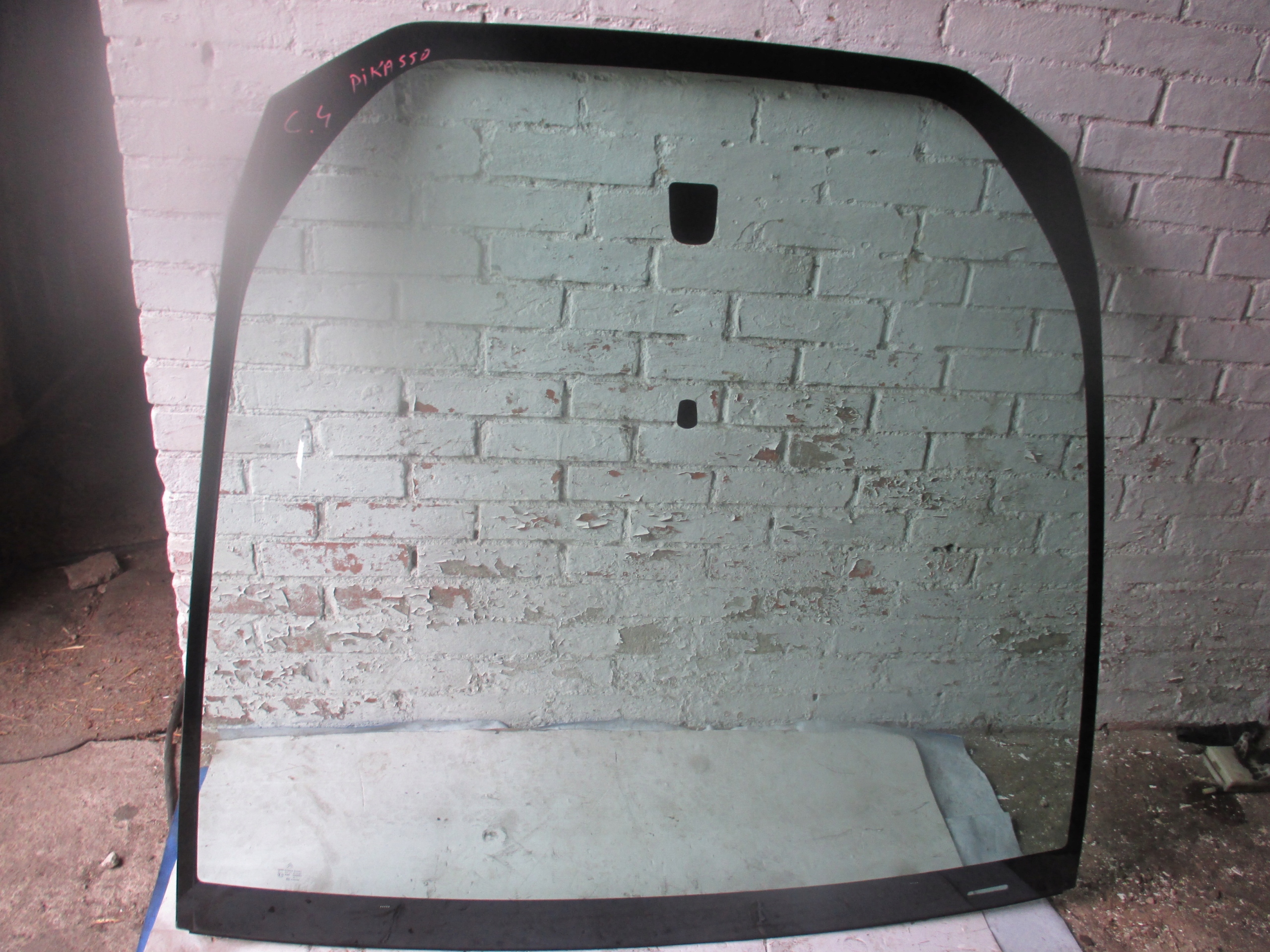 Citroen C4 Picasso 09 лобове скло