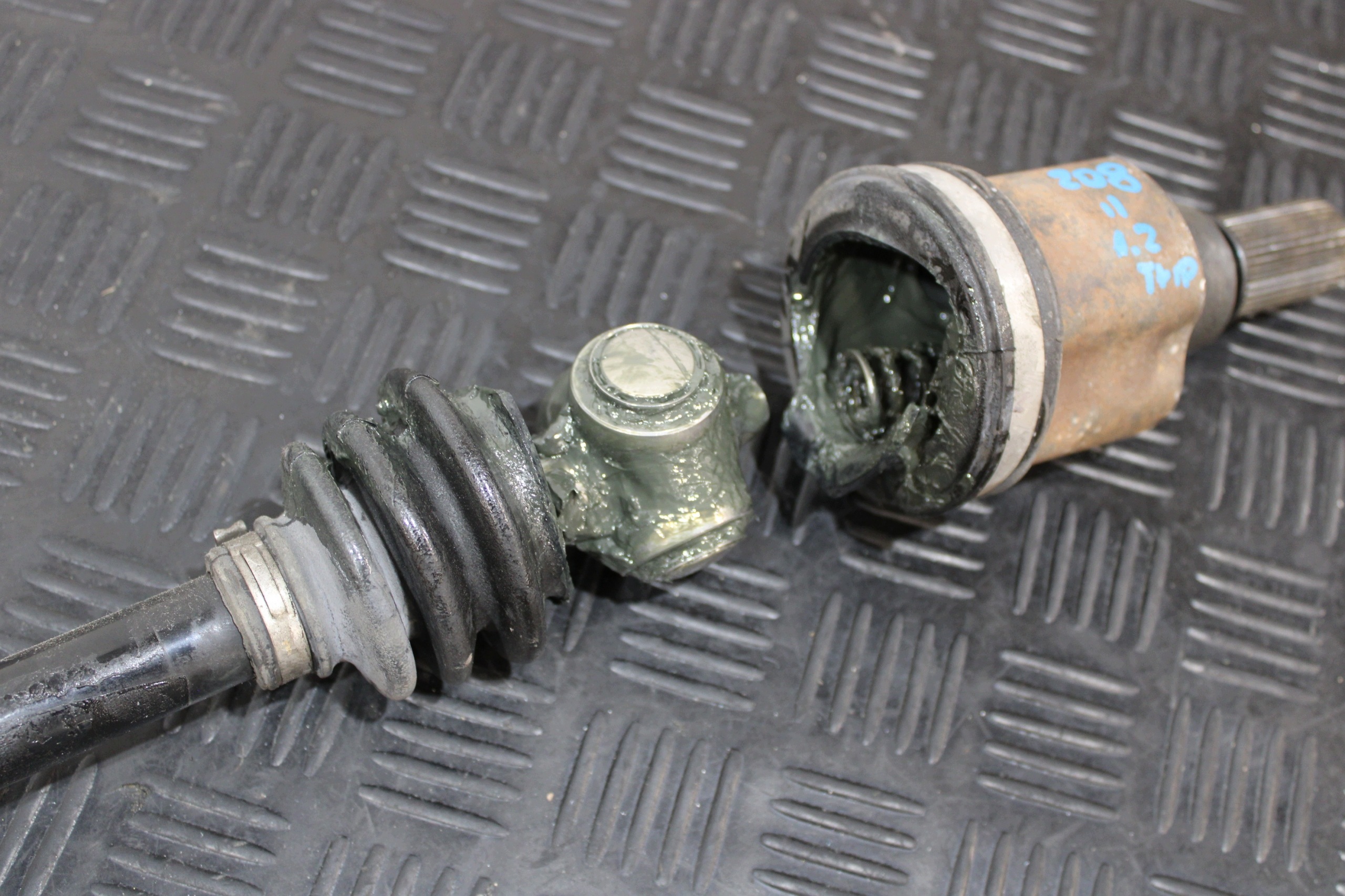 semi-axis semi-axis left front 9836046480 PEUGEOT 208 II 2 1.2 THP
