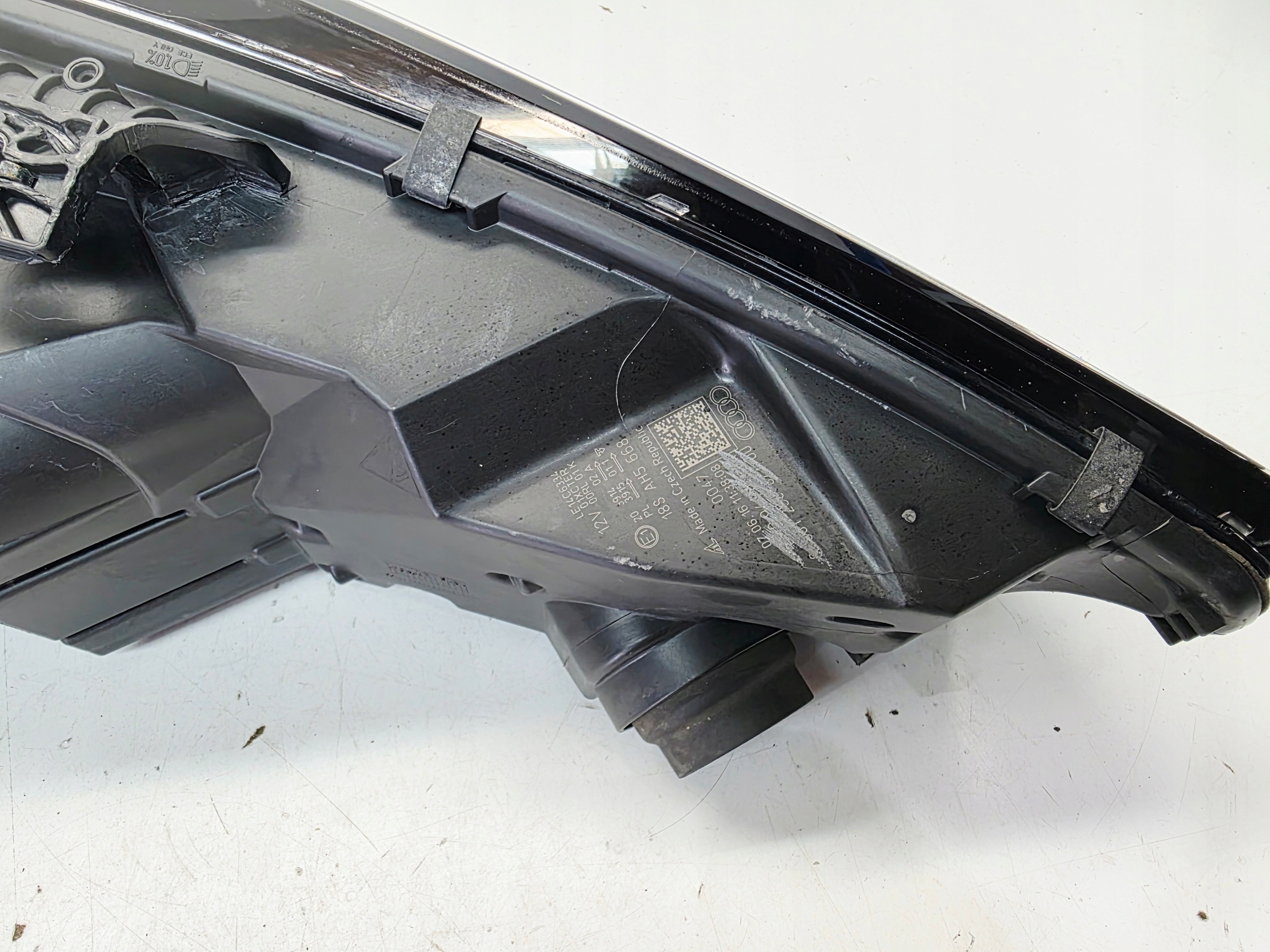 REFLEKTOR light left front BI XENON LED AUDI A4 B9 8W0941005 EU 56/25