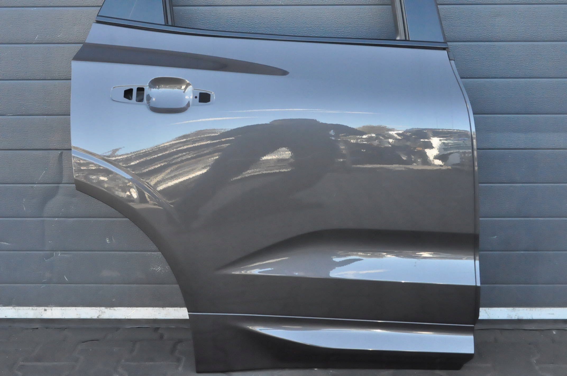 VOLVO XC60 II DRZWI PRAWY TYŁ TYLNE PRAWE TYLNE 731 Strona zabudowy tył - prawa